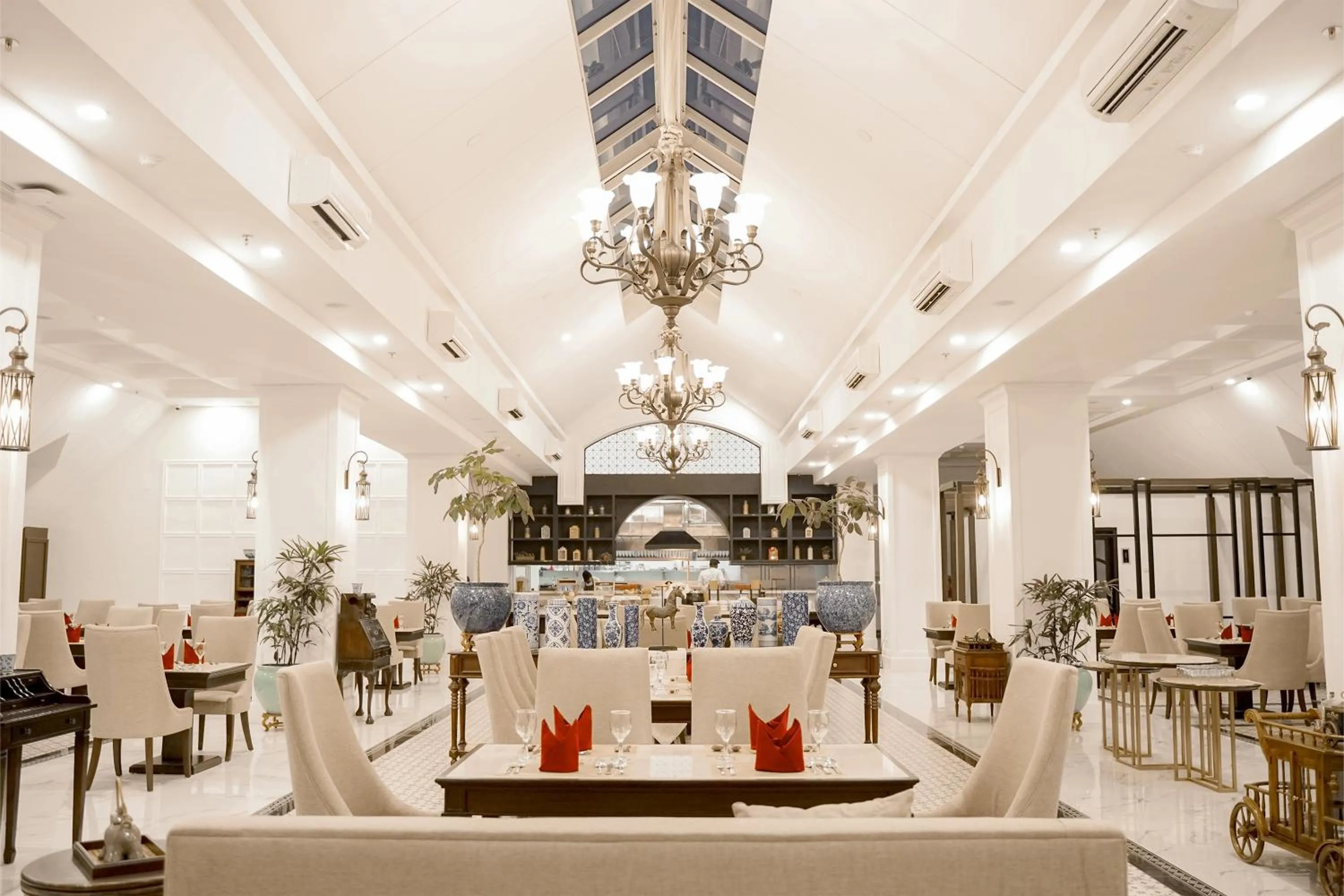 Restaurant/places to eat in MAHALAYA The Legacy Hotel