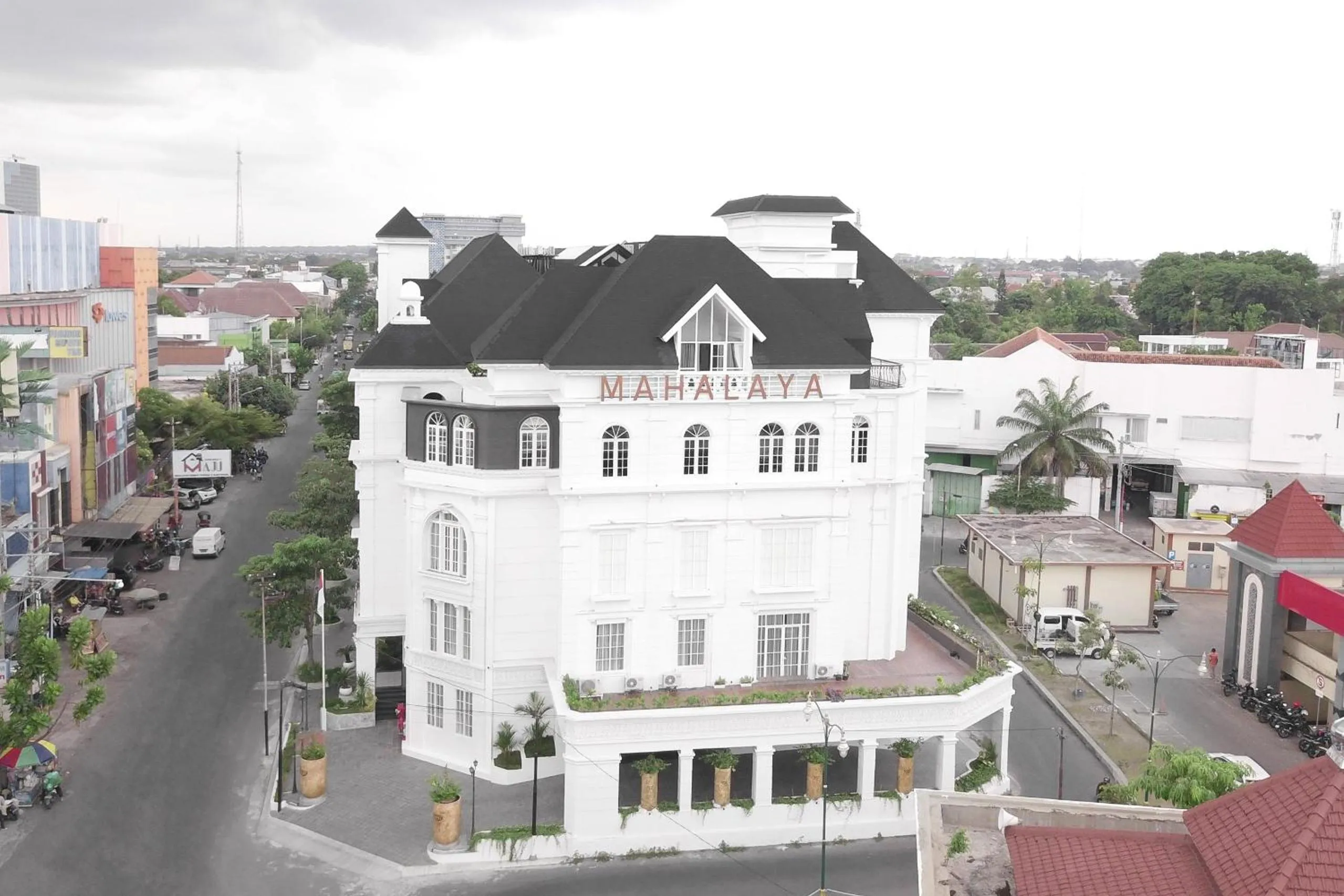 Property building in MAHALAYA The Legacy Hotel