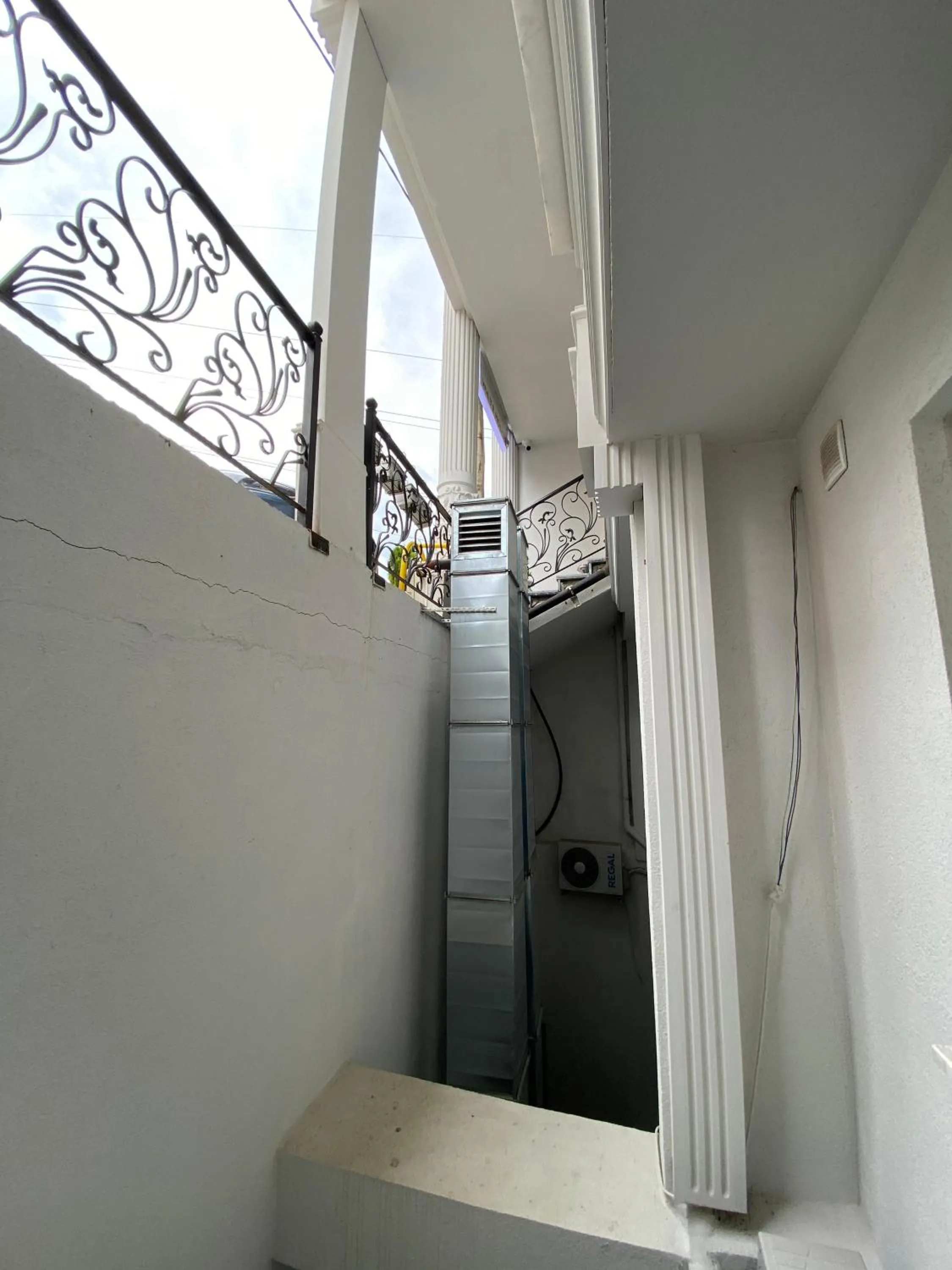 Property building in White House Apart