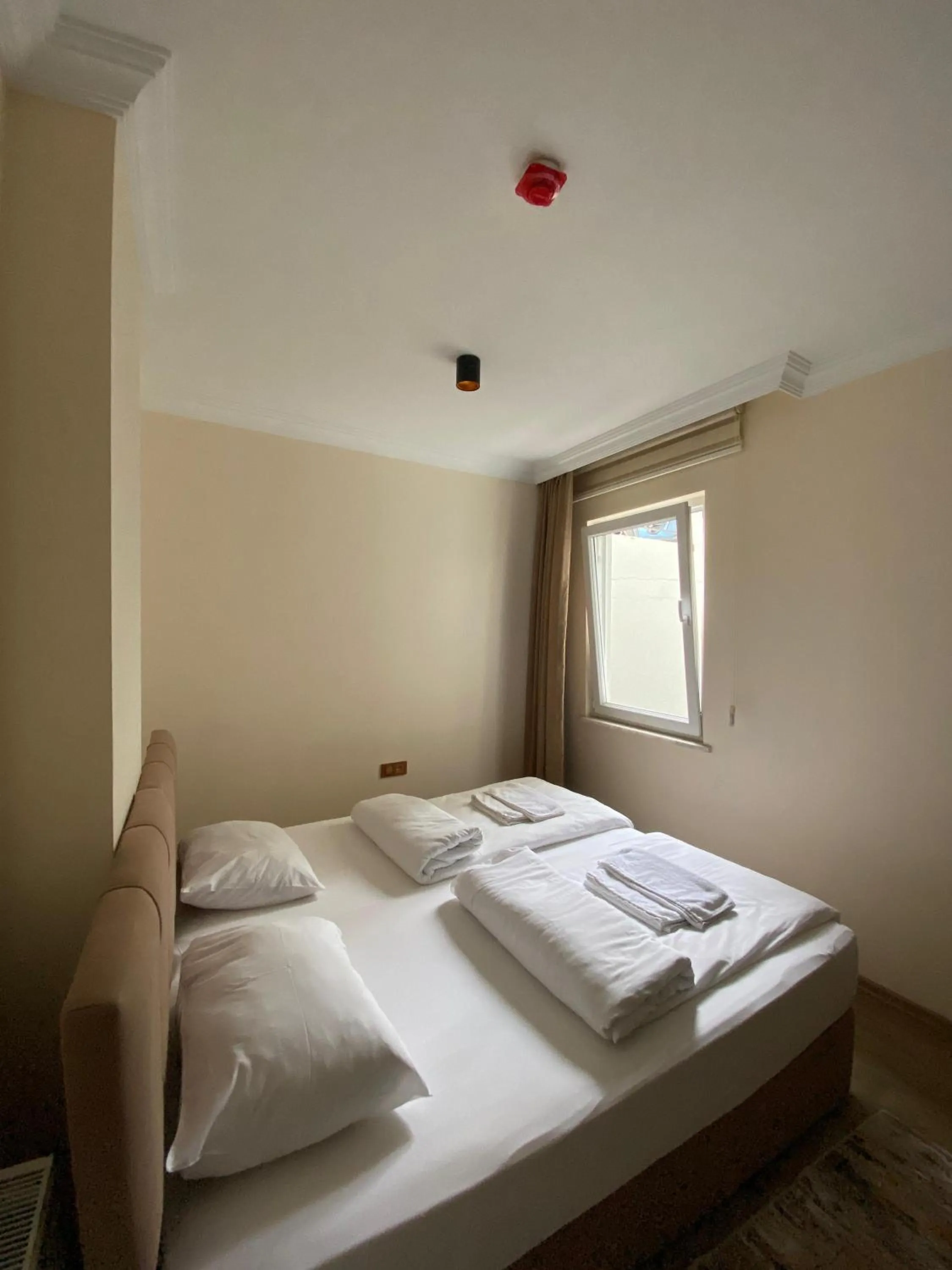 Bedroom in White House Apart