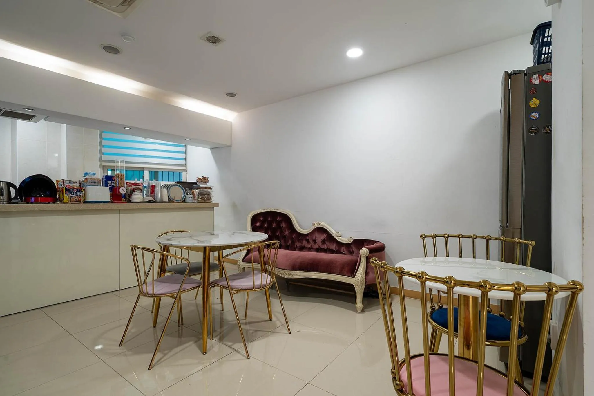 Restaurant/places to eat in Pacific7 Hotel