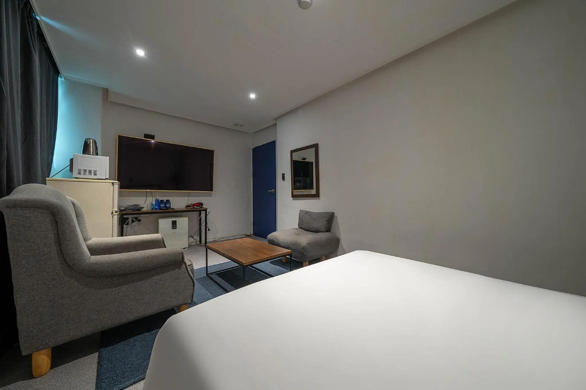 Bed in Pacific7 Hotel