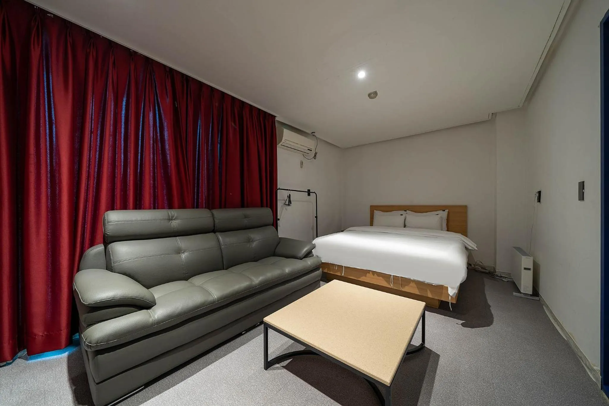 Bed in Pacific7 Hotel