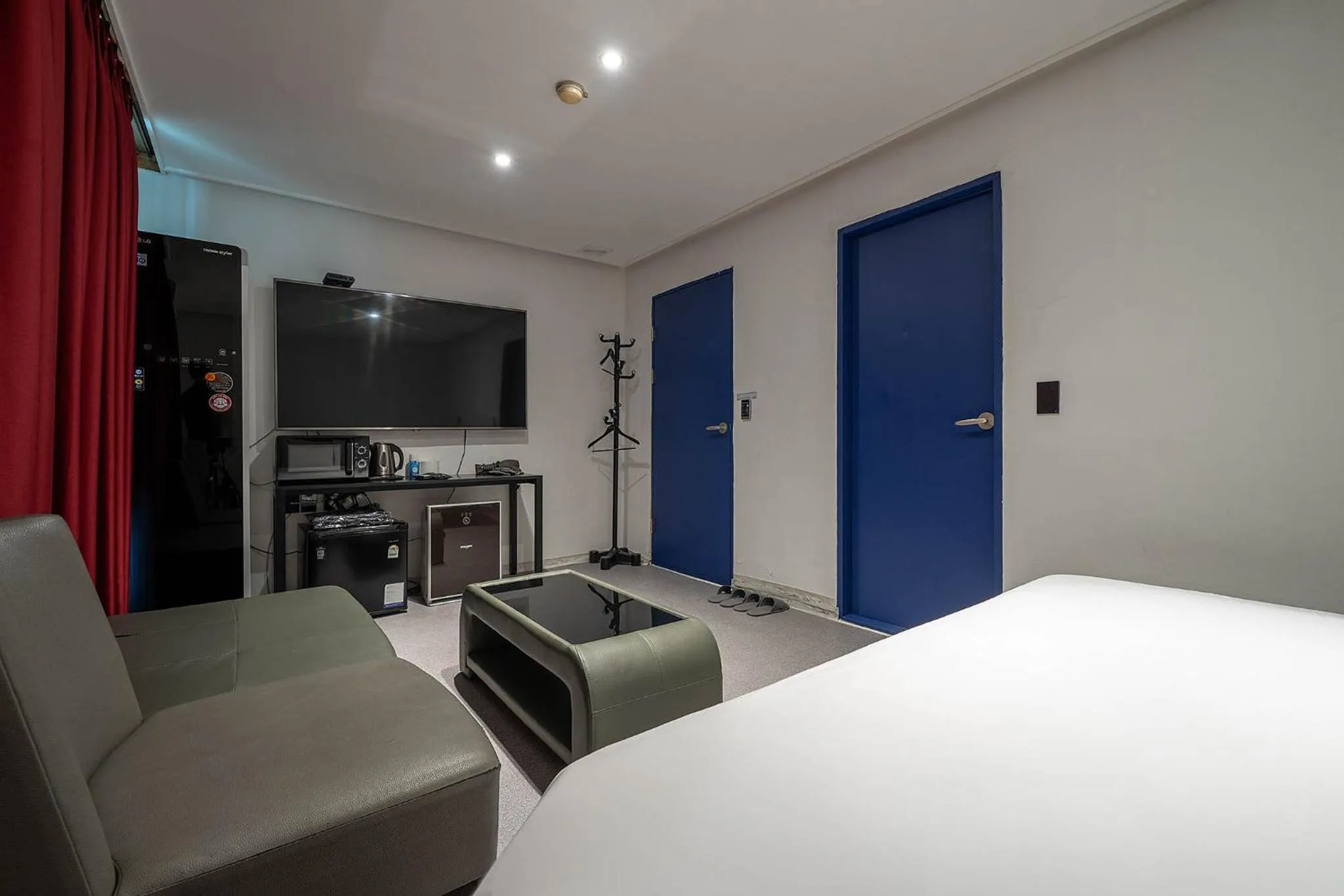 Bed in Pacific7 Hotel