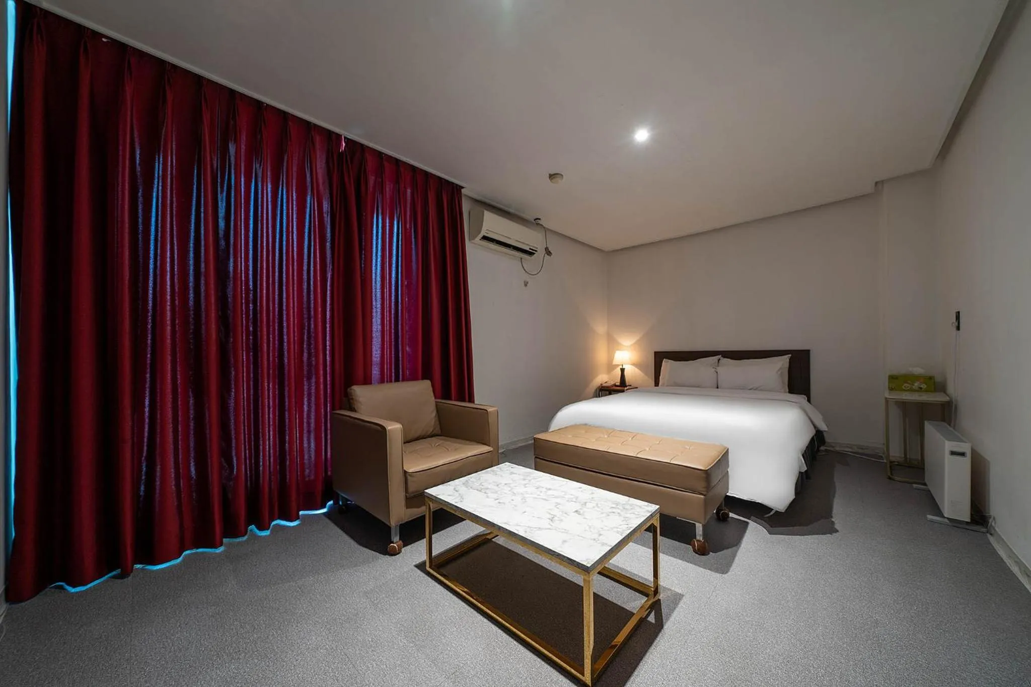 Bed in Pacific7 Hotel