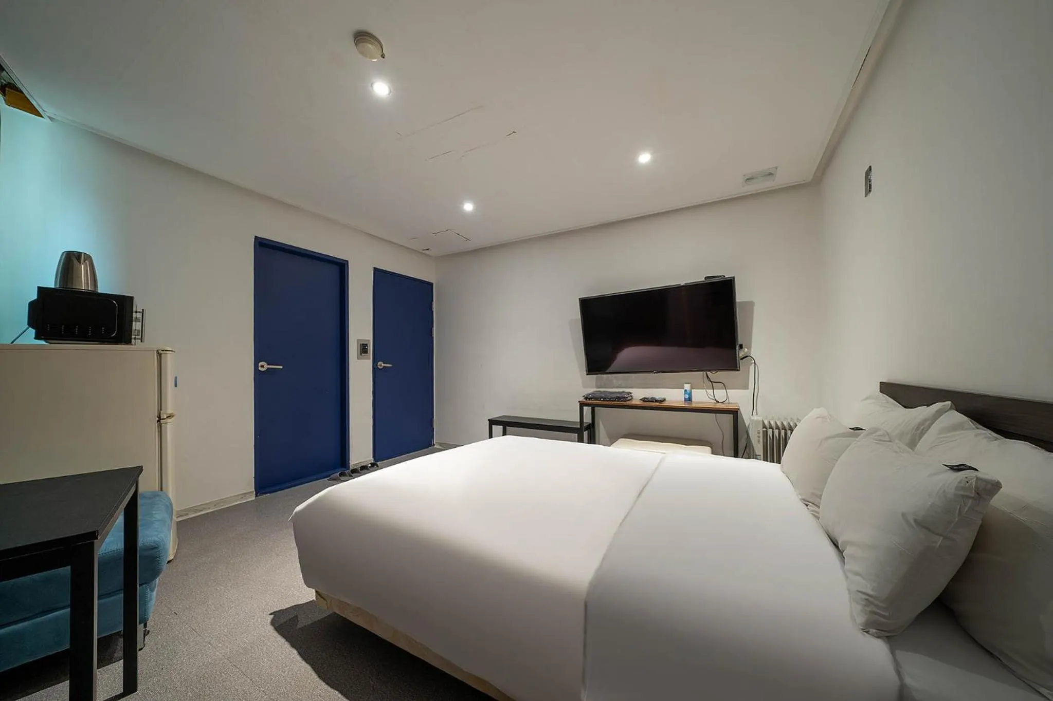 Bed in Pacific7 Hotel