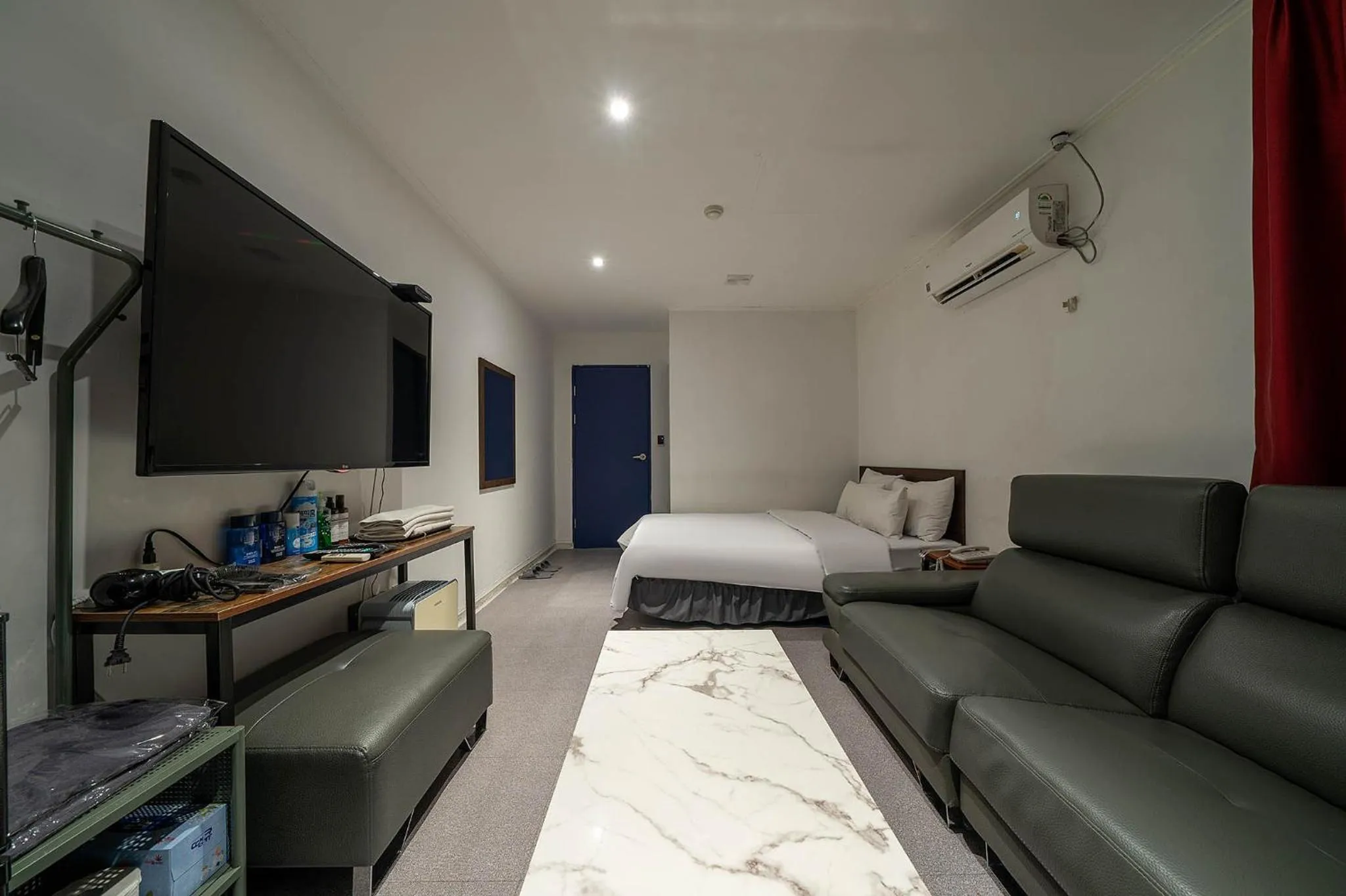 Bed in Pacific7 Hotel