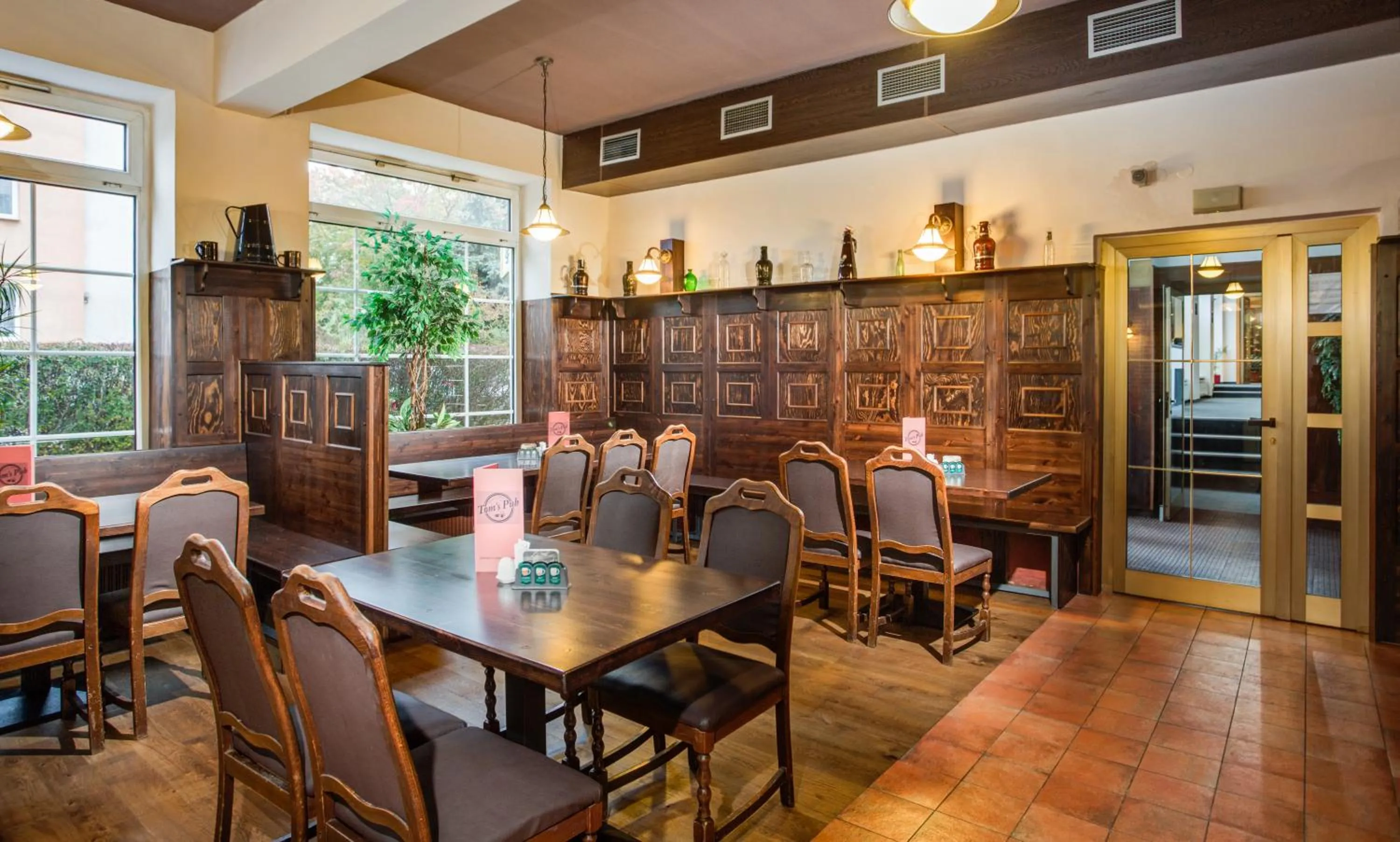 Restaurant/places to eat in Hotel Astra