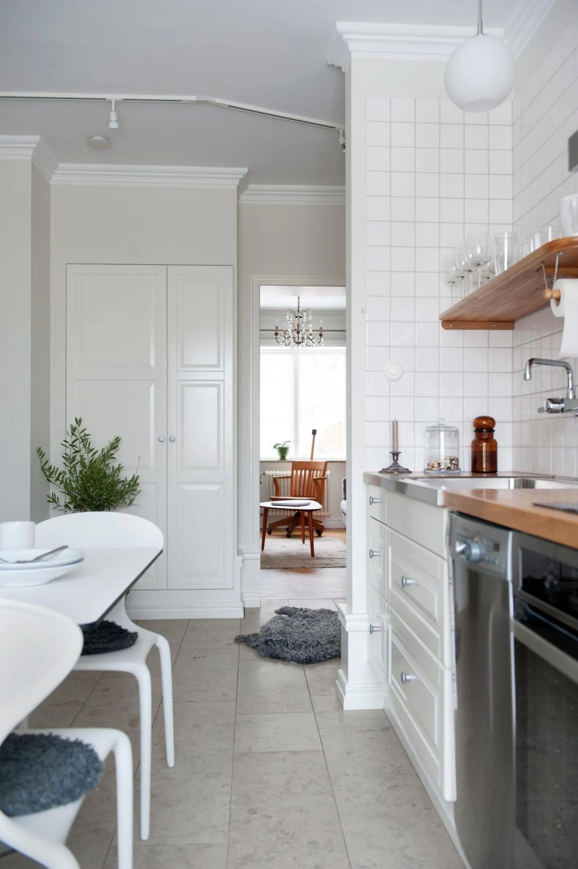 Kitchen or kitchenette in Sköna Hönor Apartments