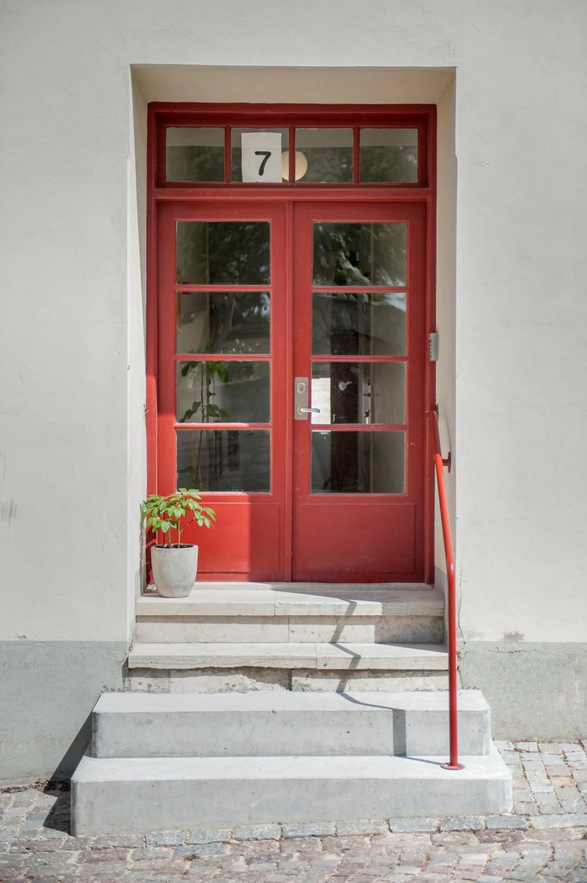 Facade/entrance in Sköna Hönor Apartments