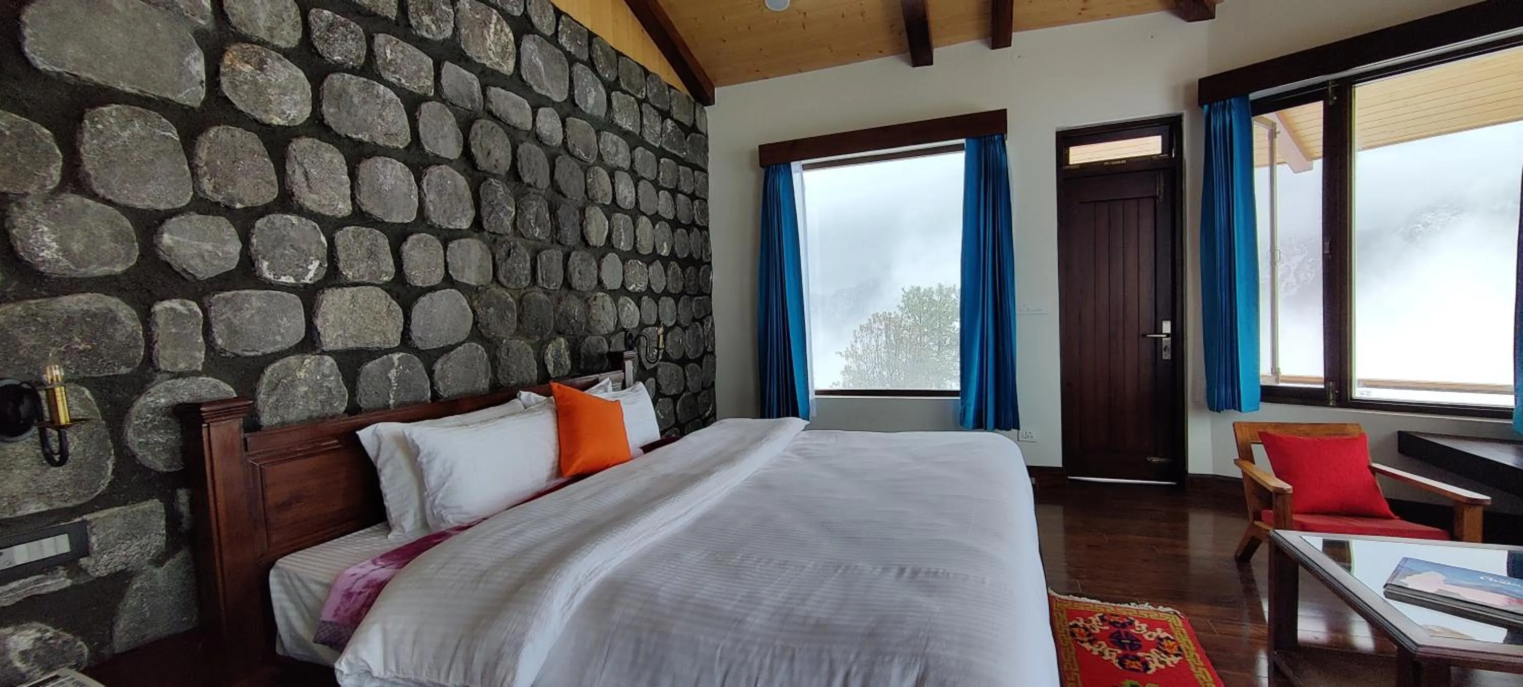Bed in Casa Himalaya, Auli