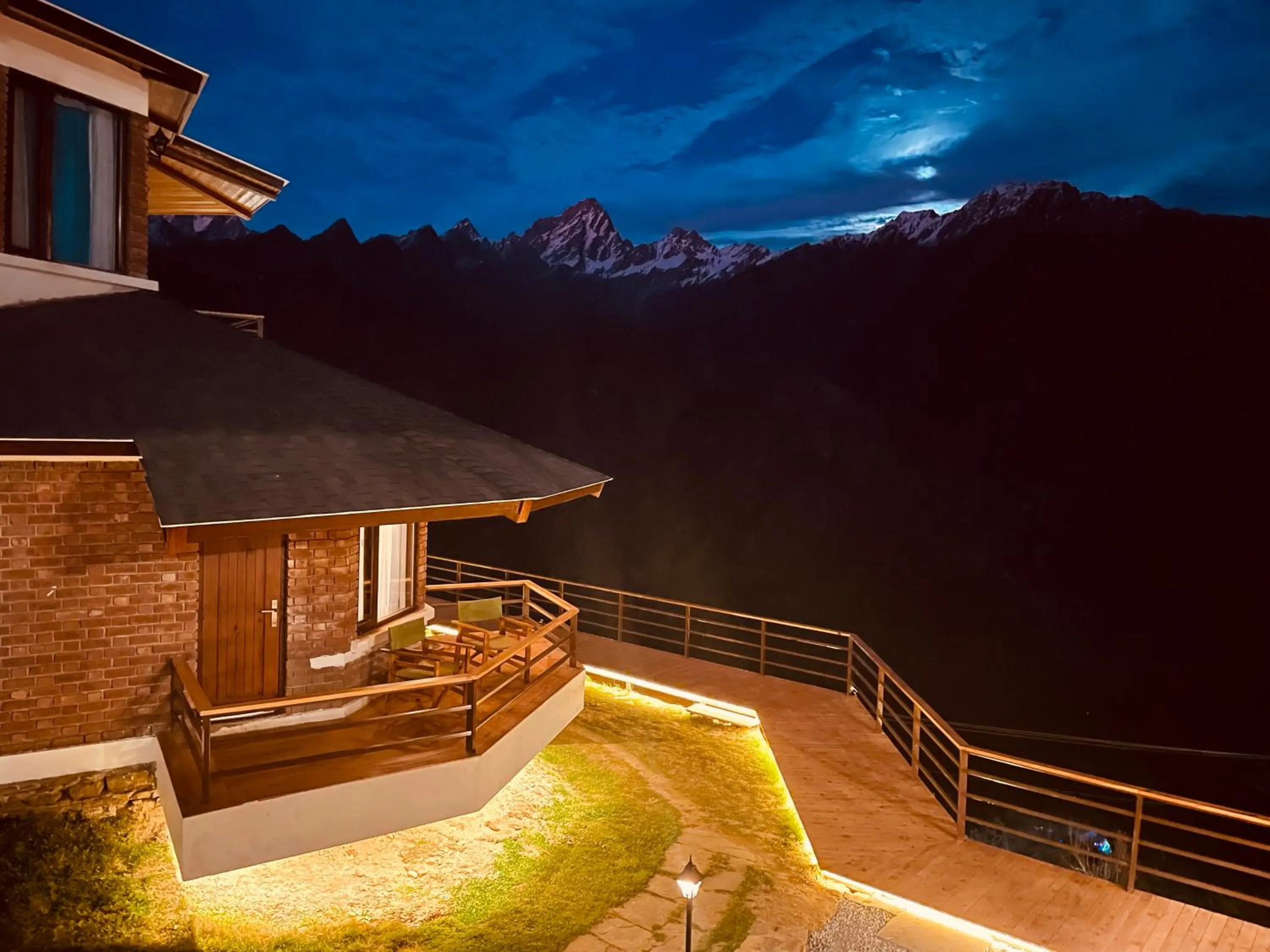 Night in Casa Himalaya, Auli