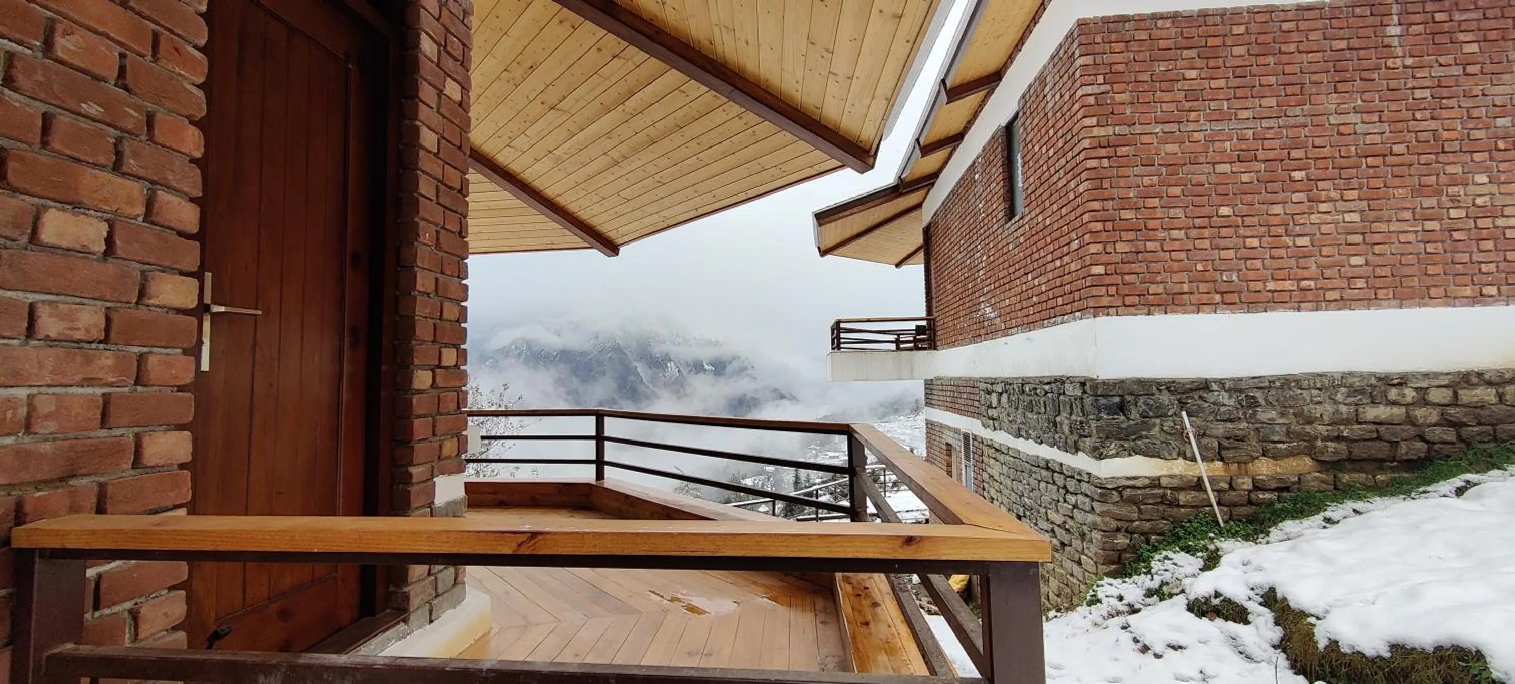 Winter in Casa Himalaya, Auli