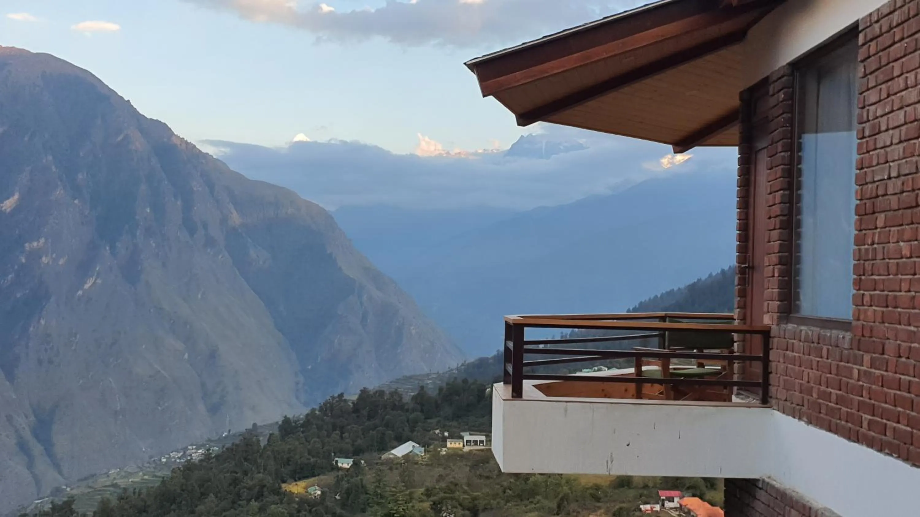 Winter in Casa Himalaya, Auli