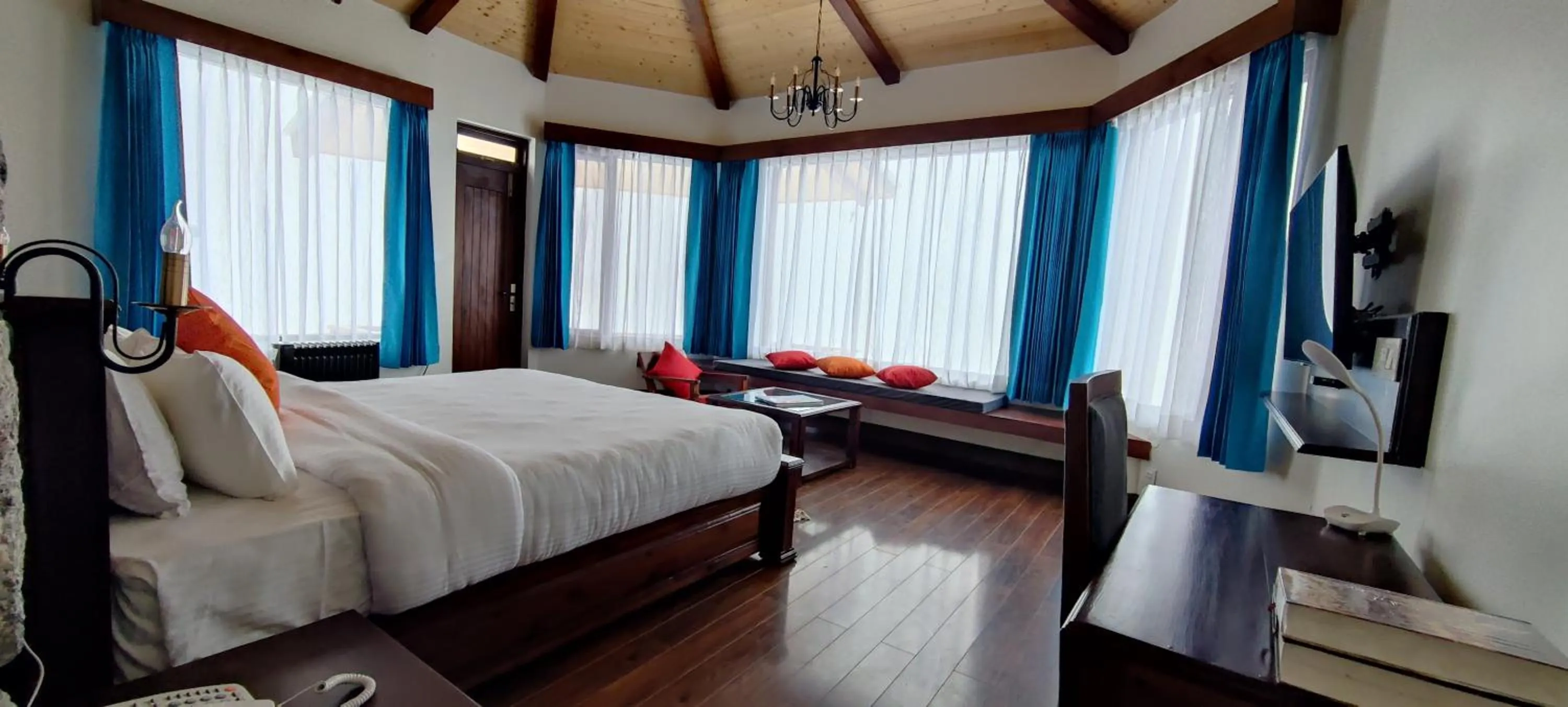 Bed in Casa Himalaya, Auli