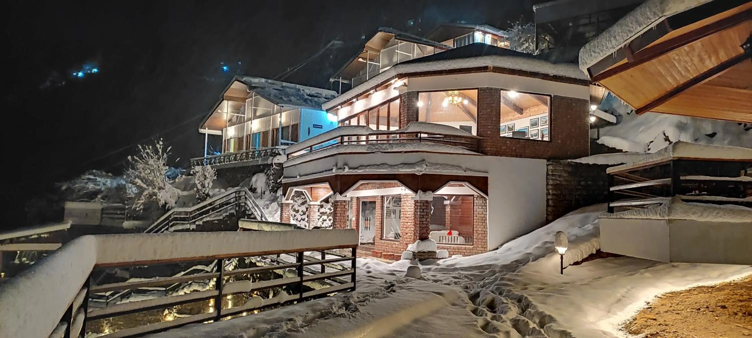 Property building in Casa Himalaya, Auli