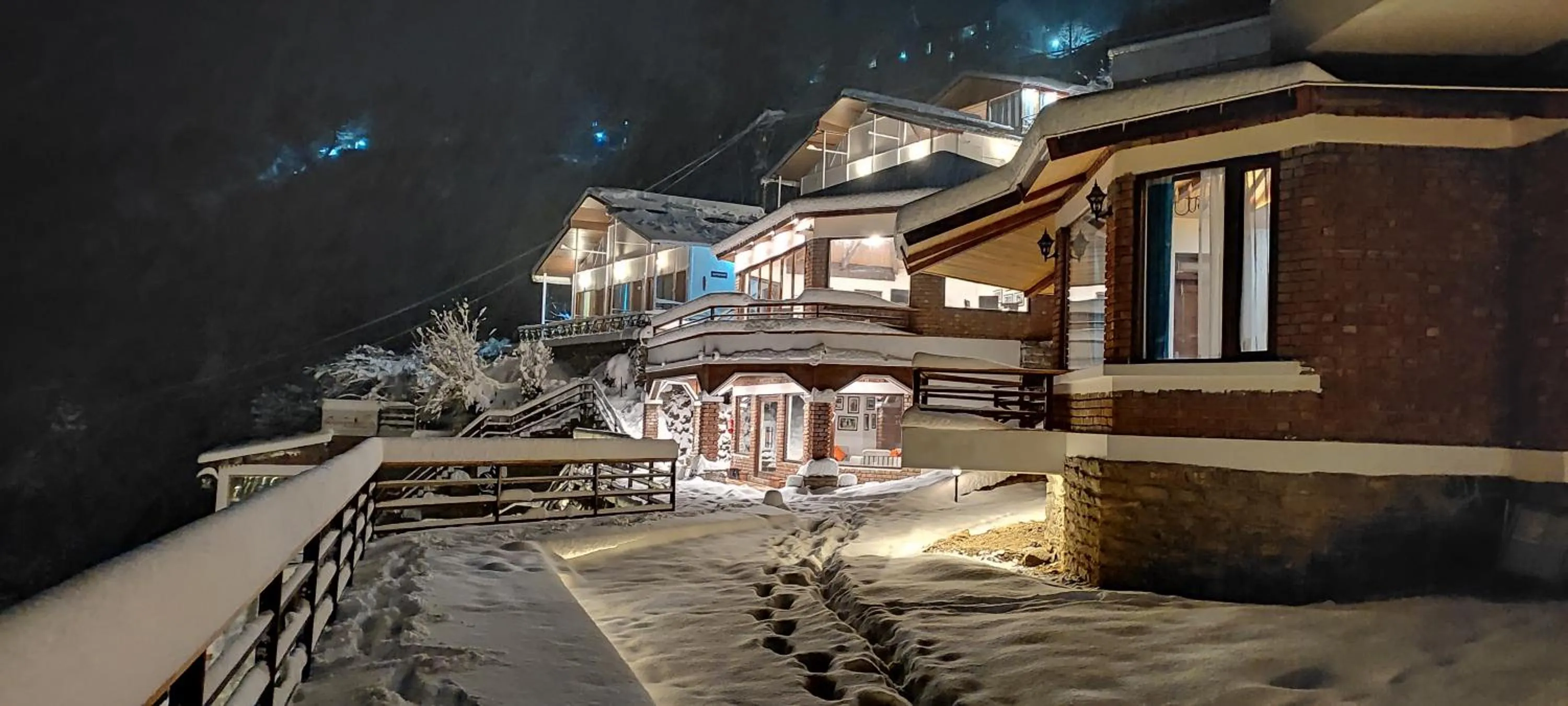 Property building in Casa Himalaya, Auli