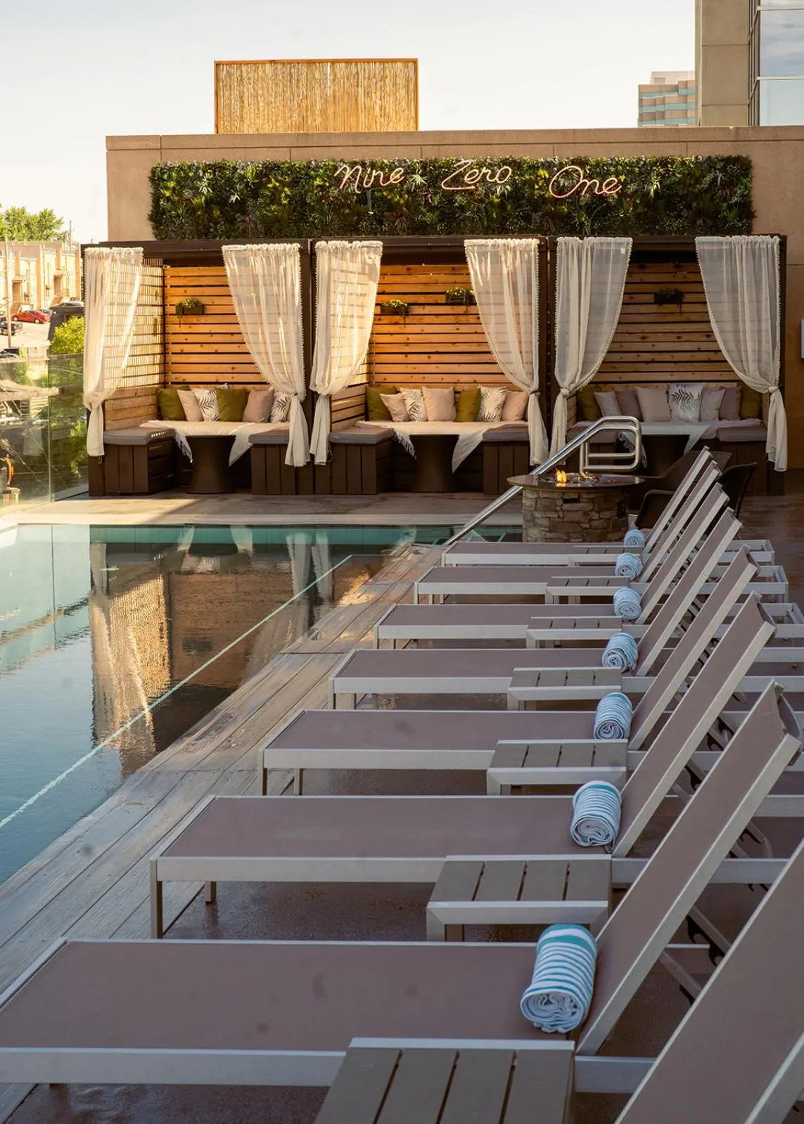 Swimming pool in The Fontaine