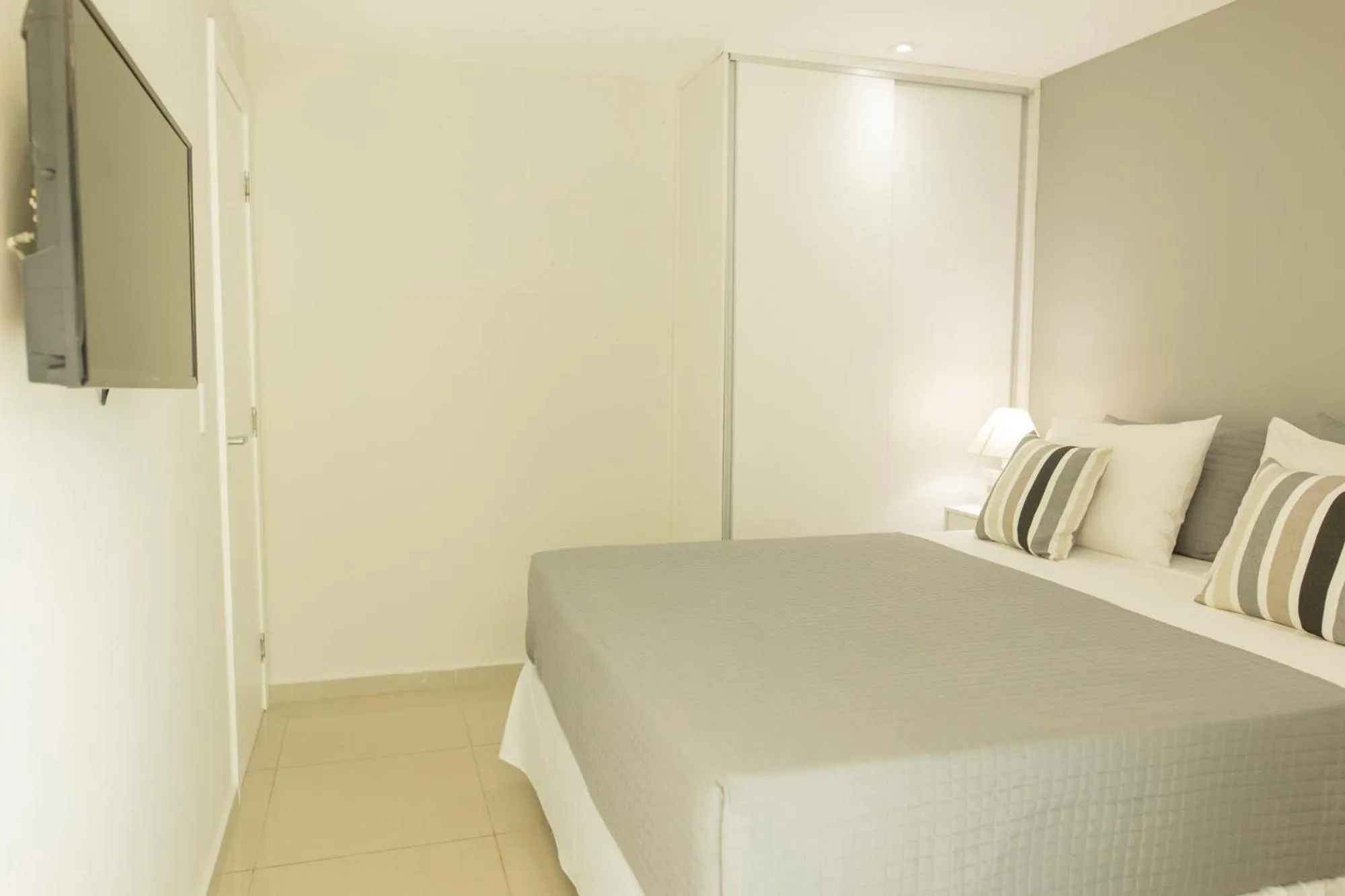 Bedroom, Bed in Angra Beach Hotel