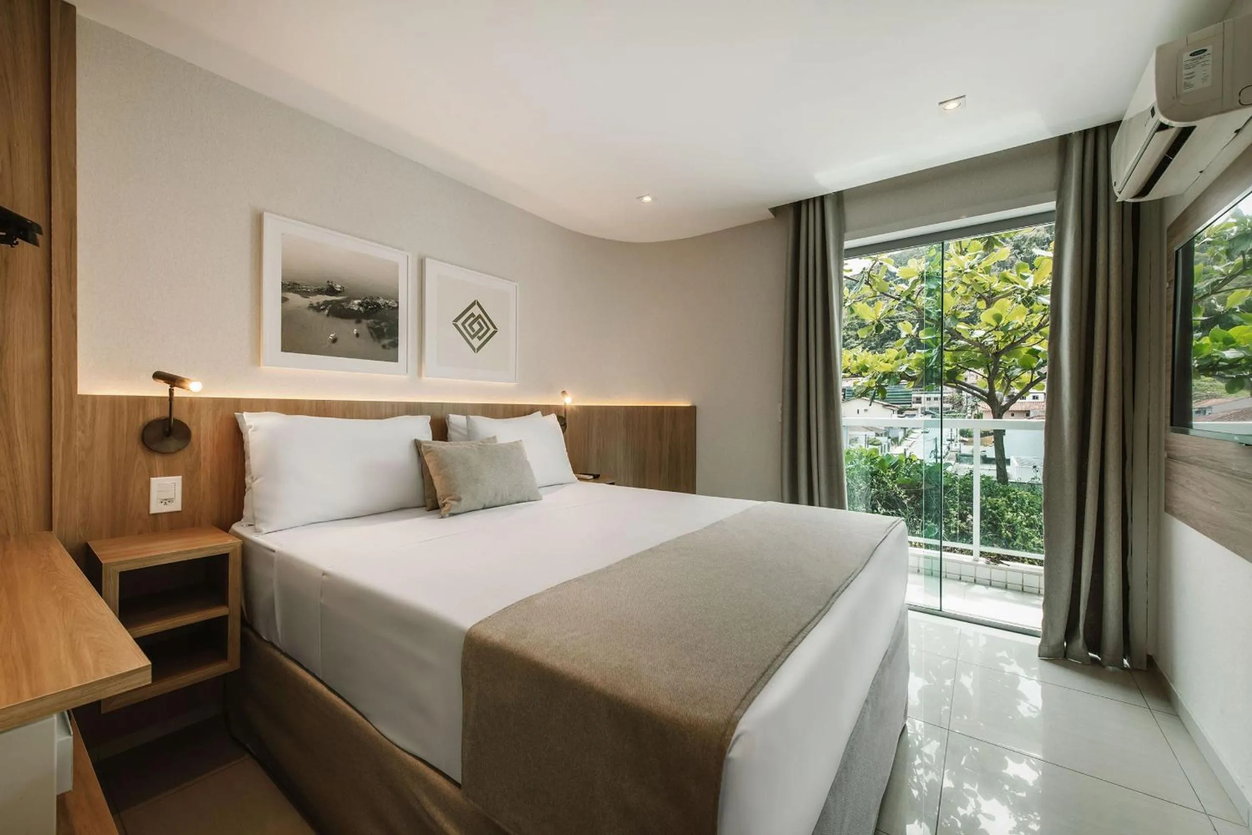 Bed in Angra Beach Hotel