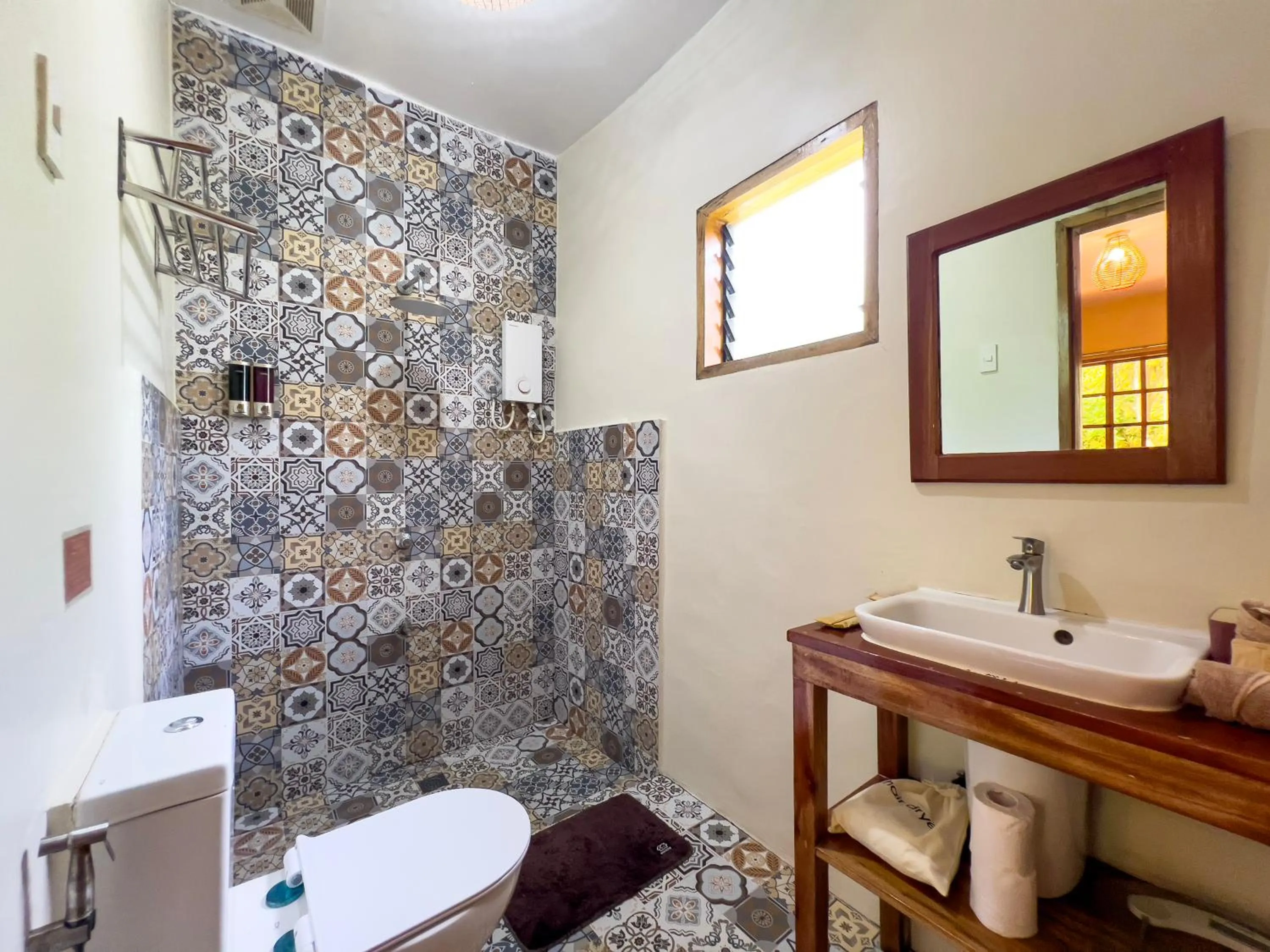 Bathroom in Nakabalo Guesthouse & Restaurant