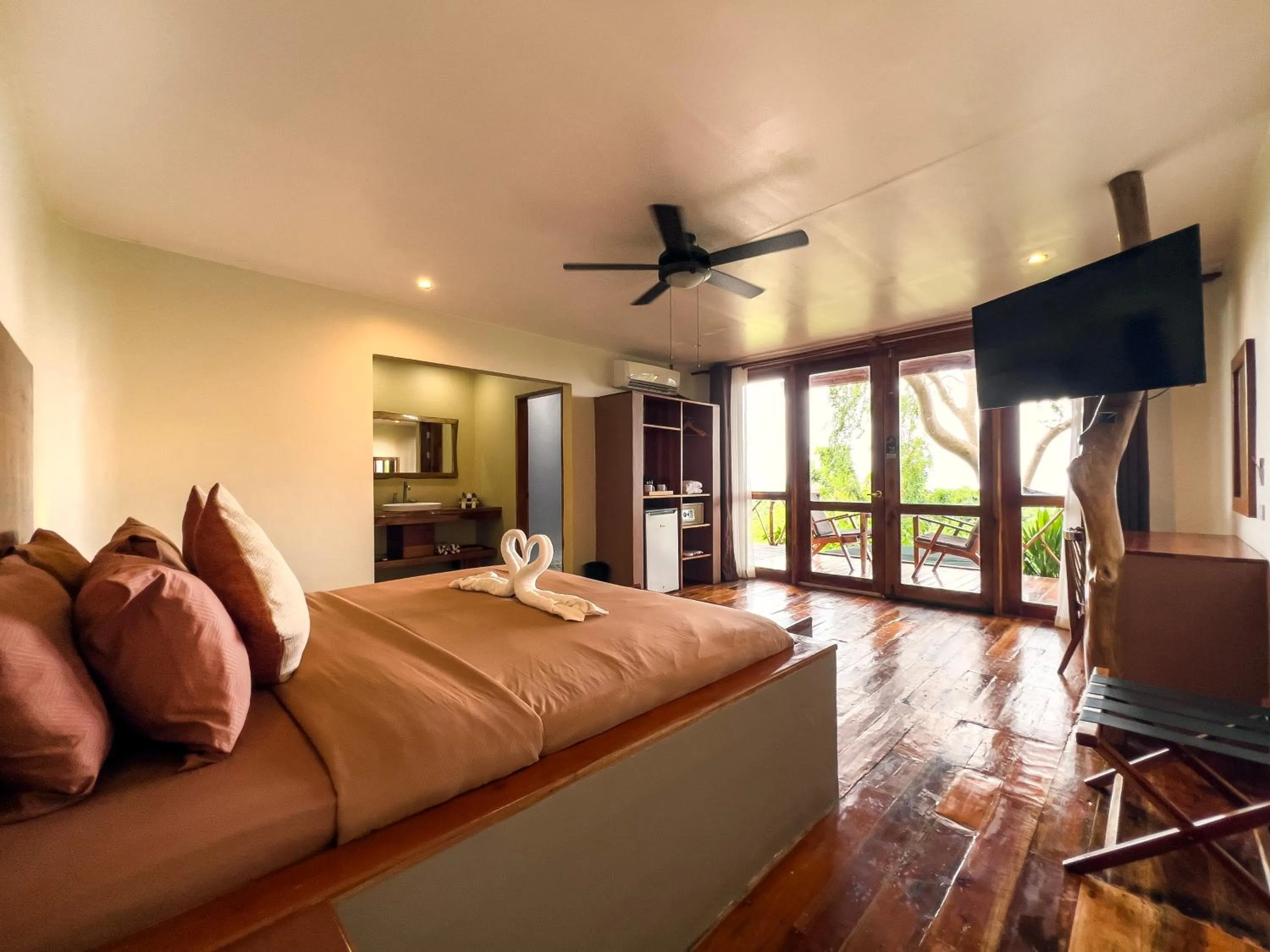 Bedroom, Bed in Nakabalo Guesthouse & Restaurant