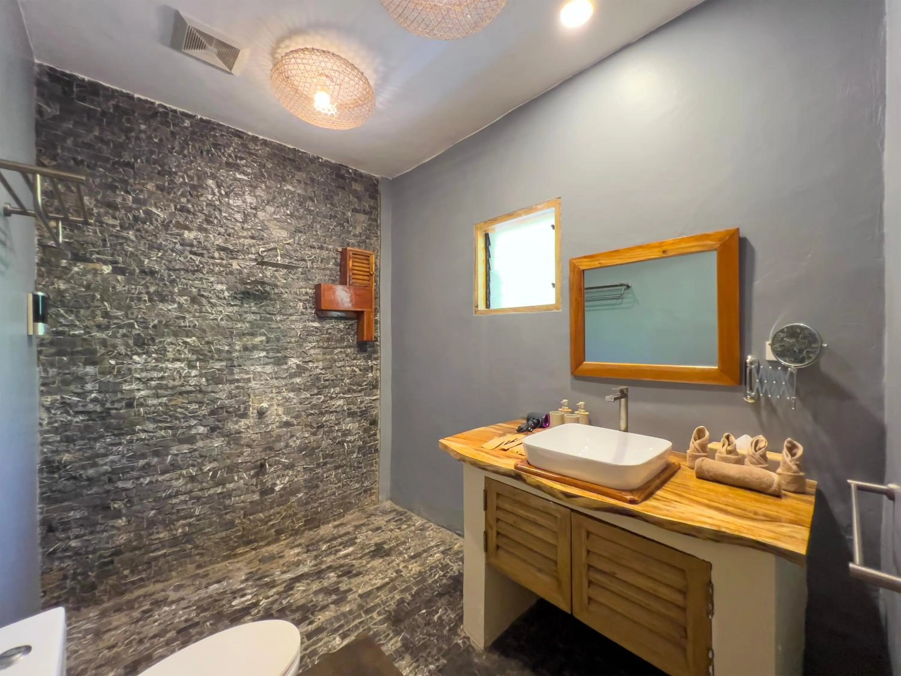 Bathroom in Nakabalo Guesthouse & Restaurant