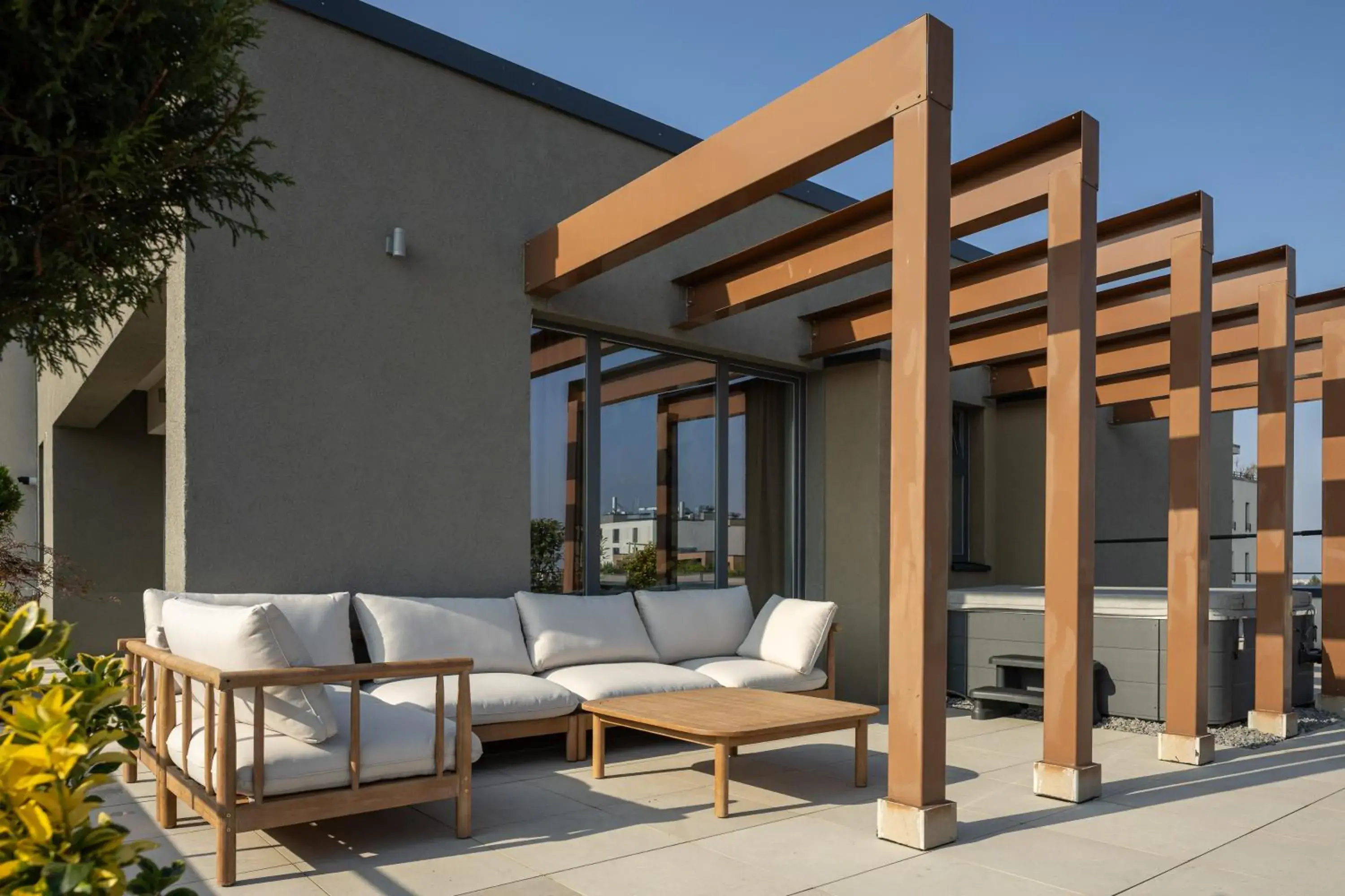 Three-Bedroom Penthouse with Jacuzzi in The Alley by Kanopian Three-Bedroom Penthouse with Jacuzzi in The Alley by Kanopian