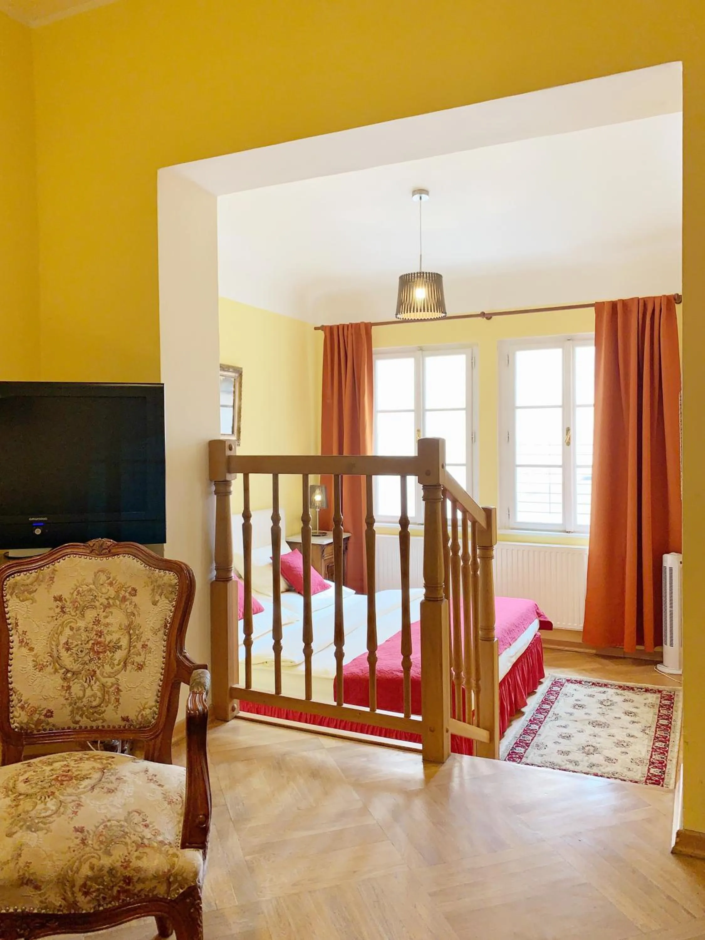 Living room, Bed in Small Luxury Palace Residence