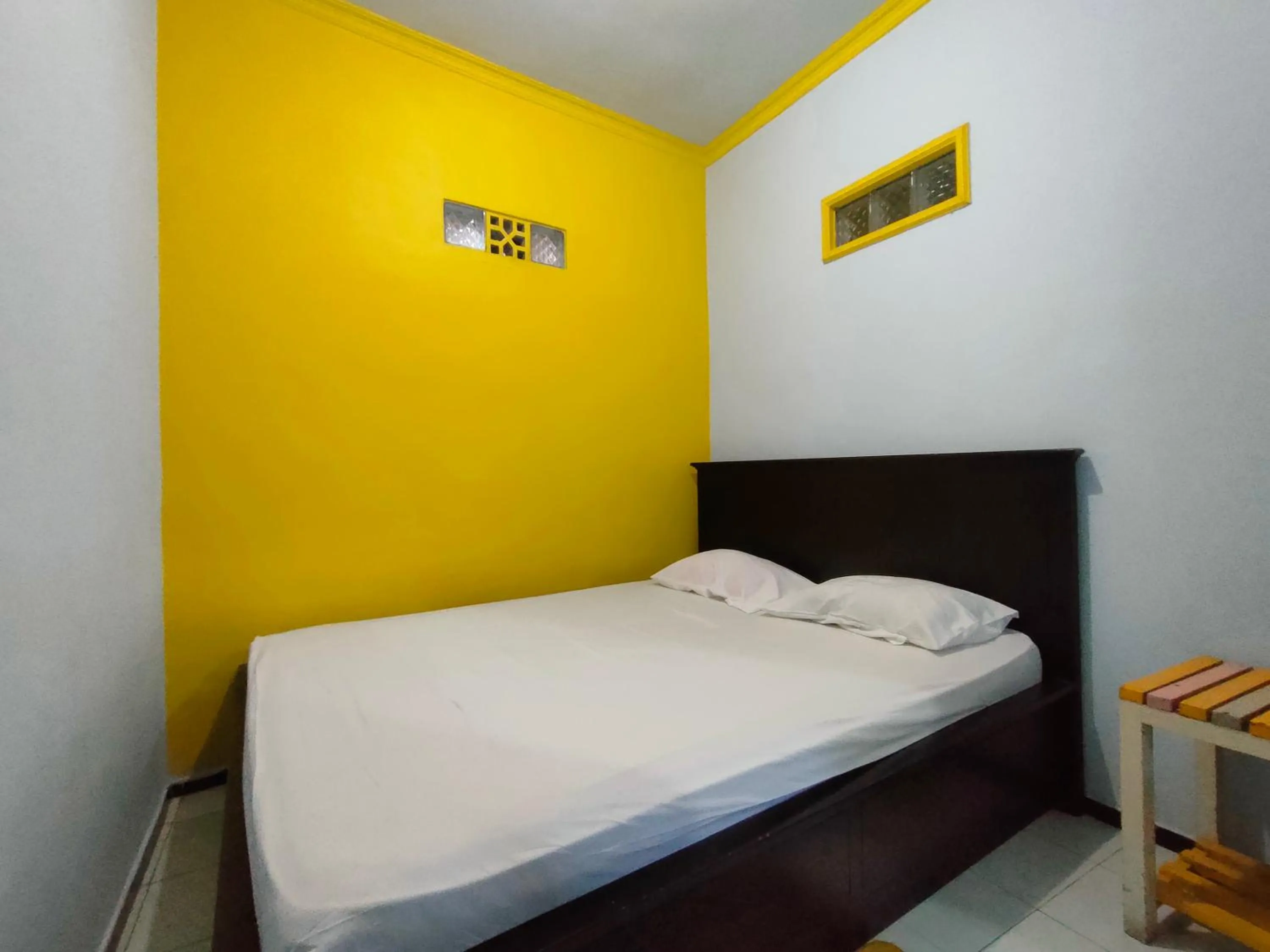 Bedroom, Bed in Blue Nineteen RedPartner