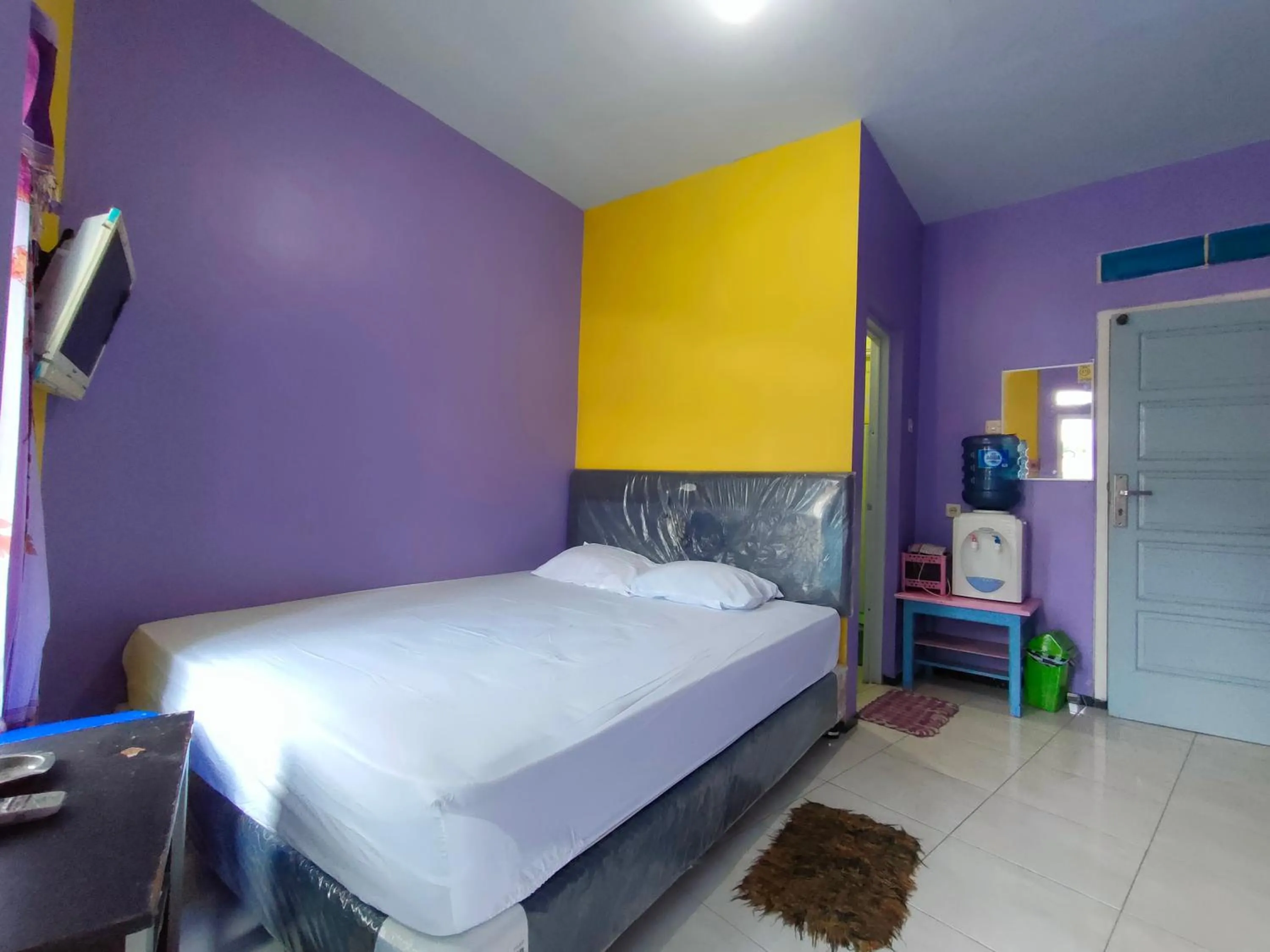 Bedroom, Bed in Blue Nineteen RedPartner