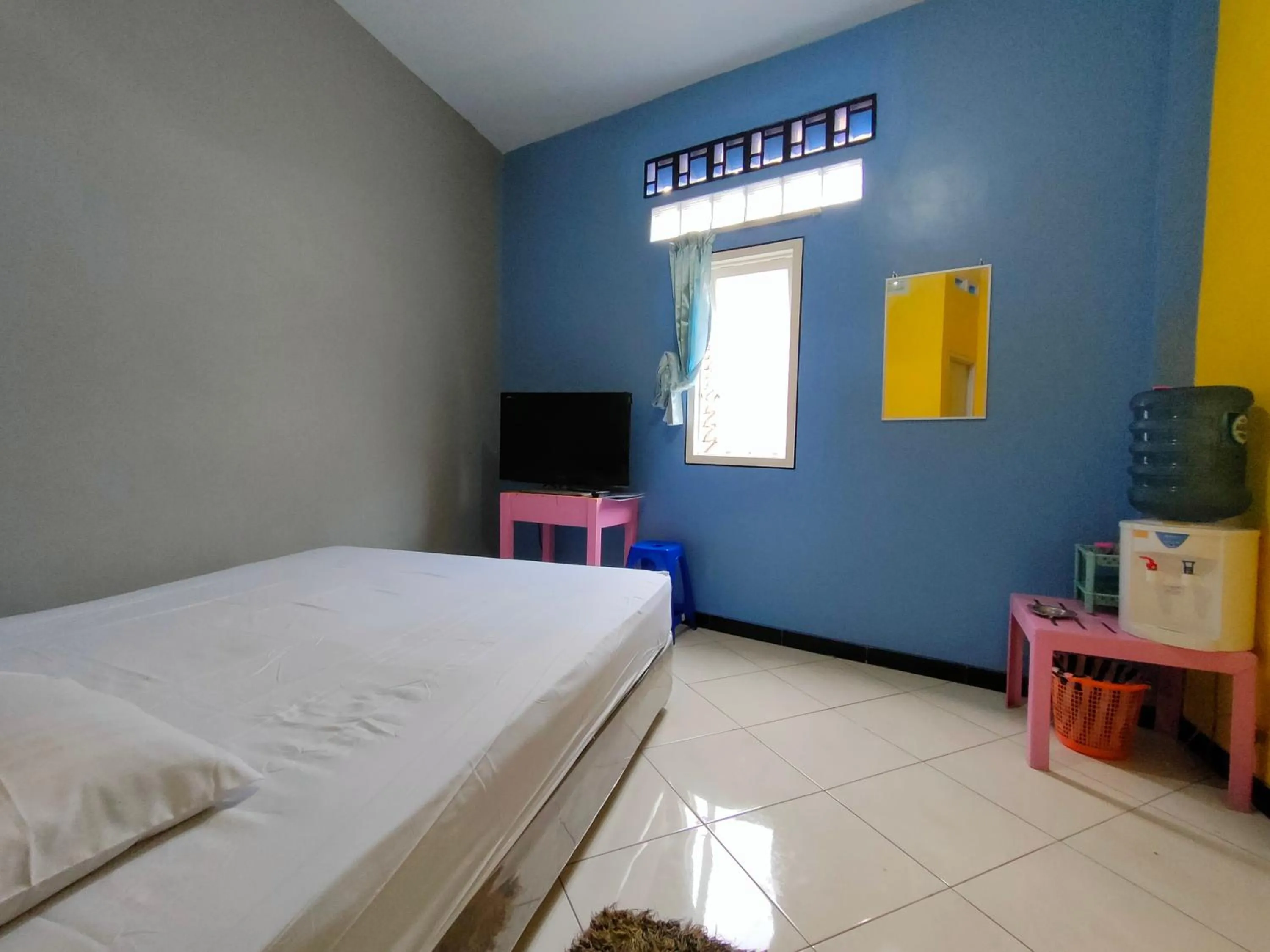 Bedroom, Bed in Blue Nineteen RedPartner