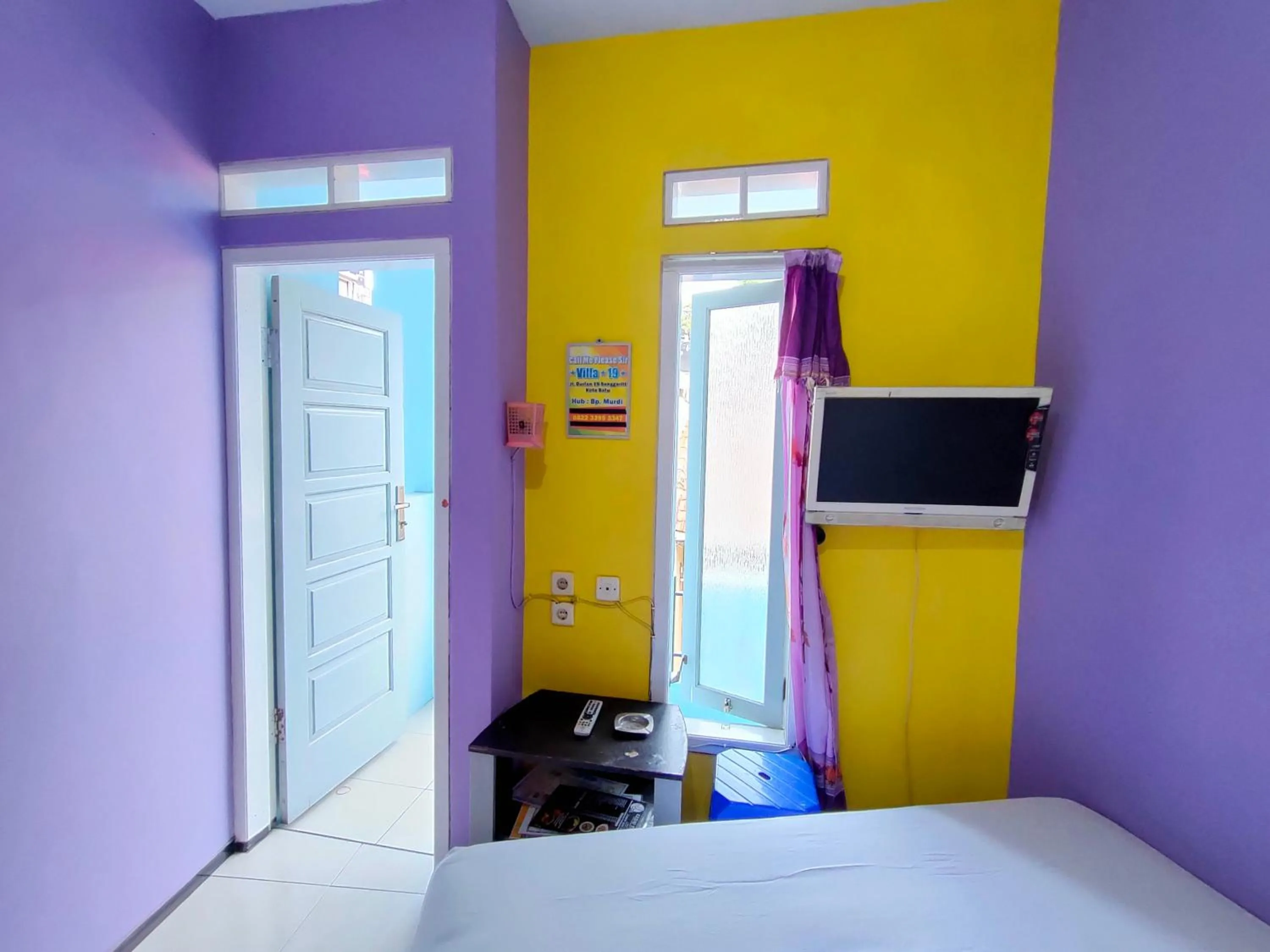 Bedroom, Bed in Blue Nineteen RedPartner