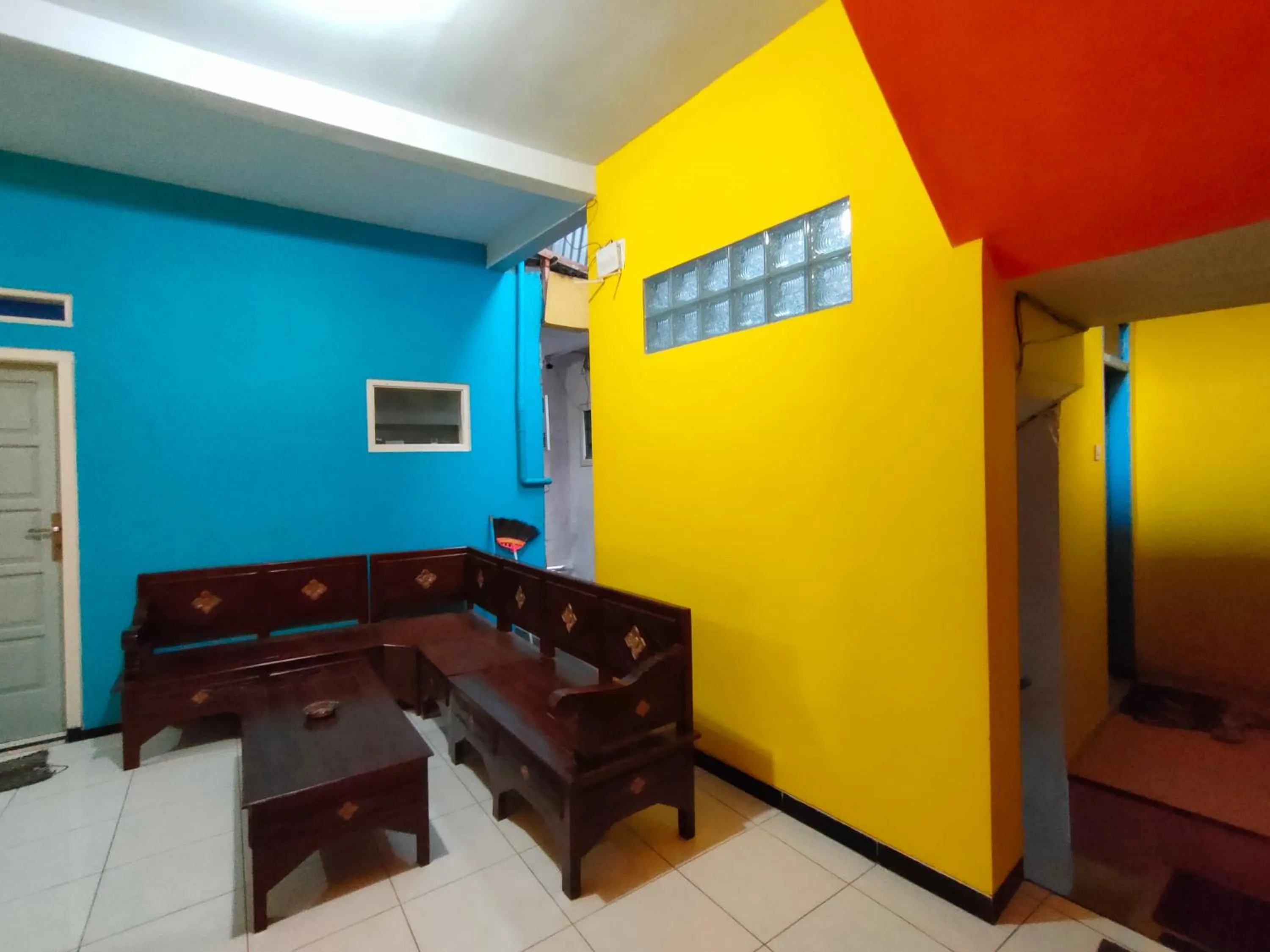 Seating area in Blue Nineteen RedPartner