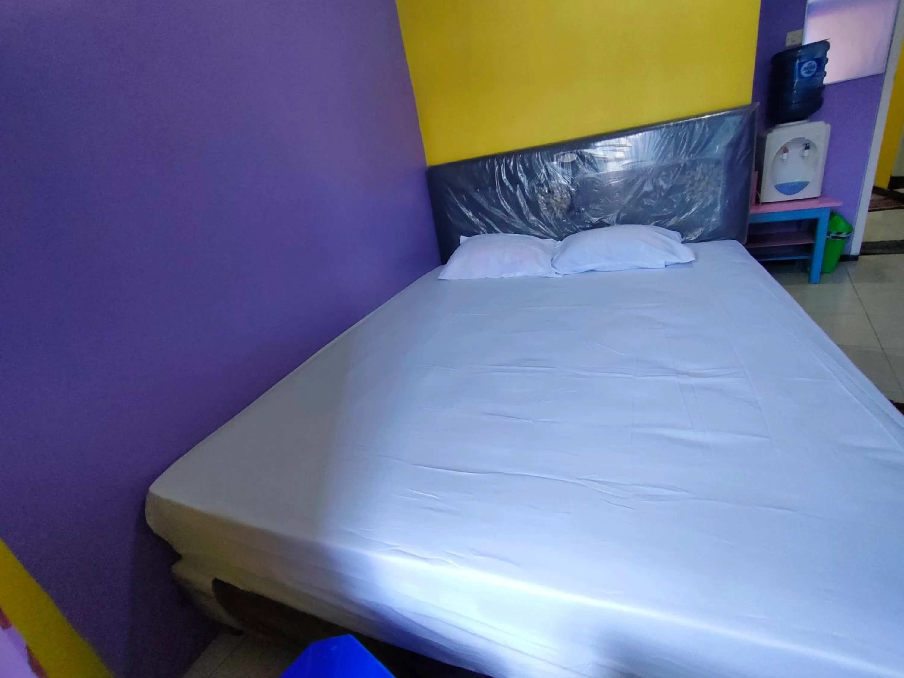 Bedroom, Bed in Blue Nineteen RedPartner