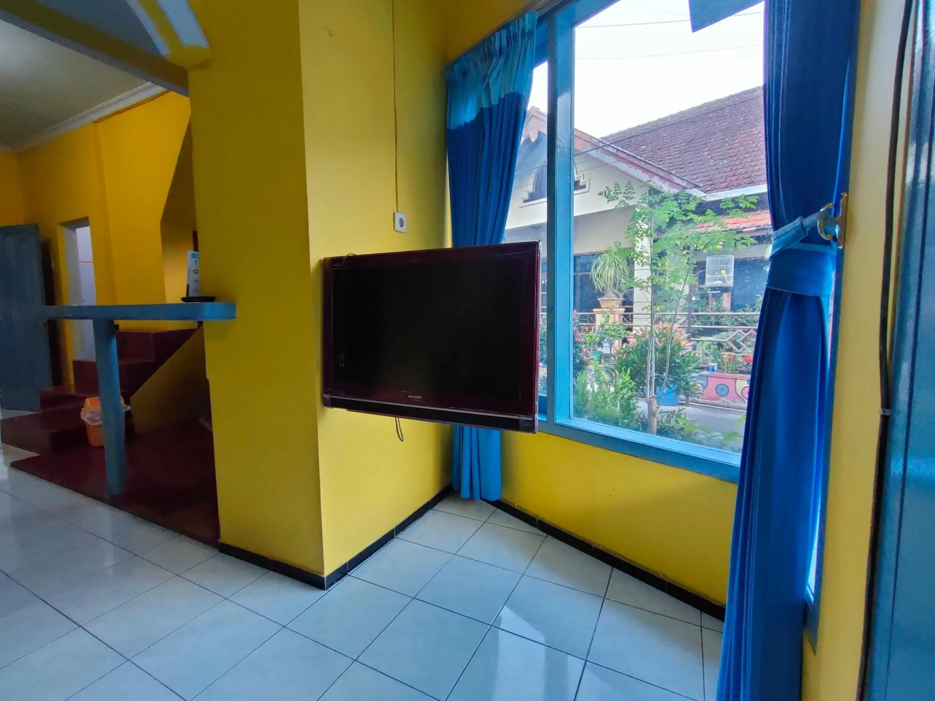 Communal lounge/ TV room in Blue Nineteen RedPartner