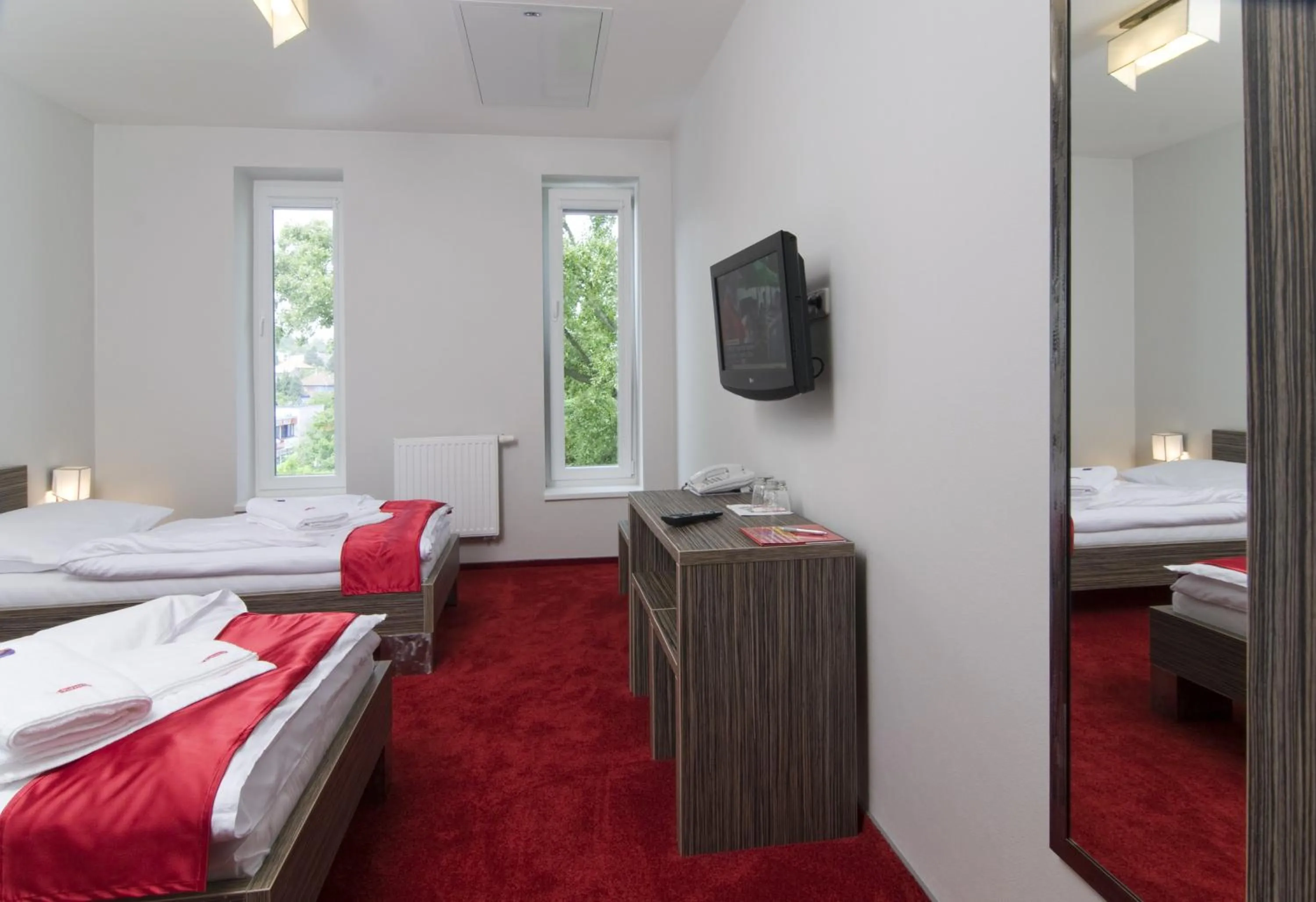 Photo of the whole room, Bed in Hotel Olympia