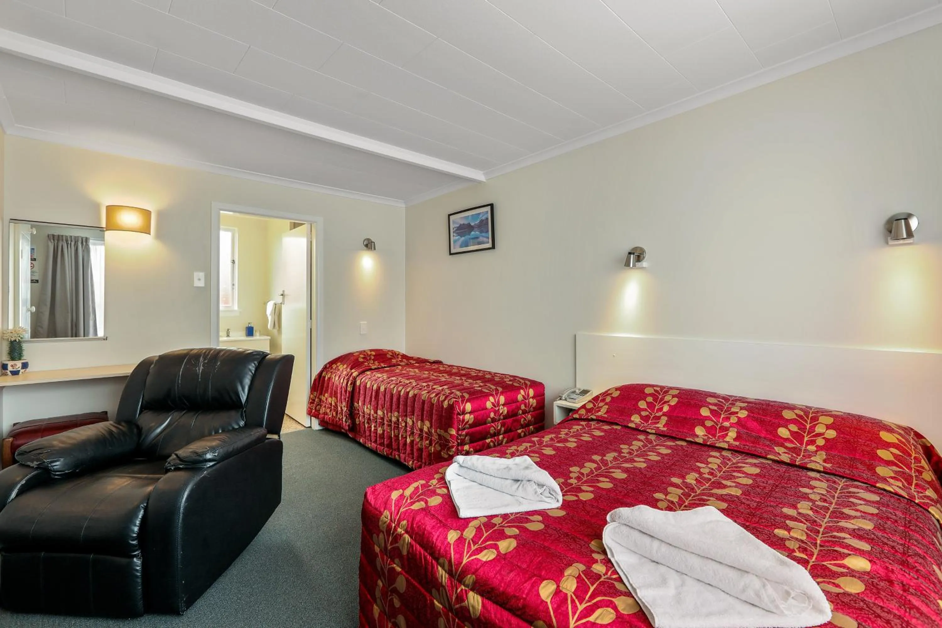 Bed in Arcadia Motel