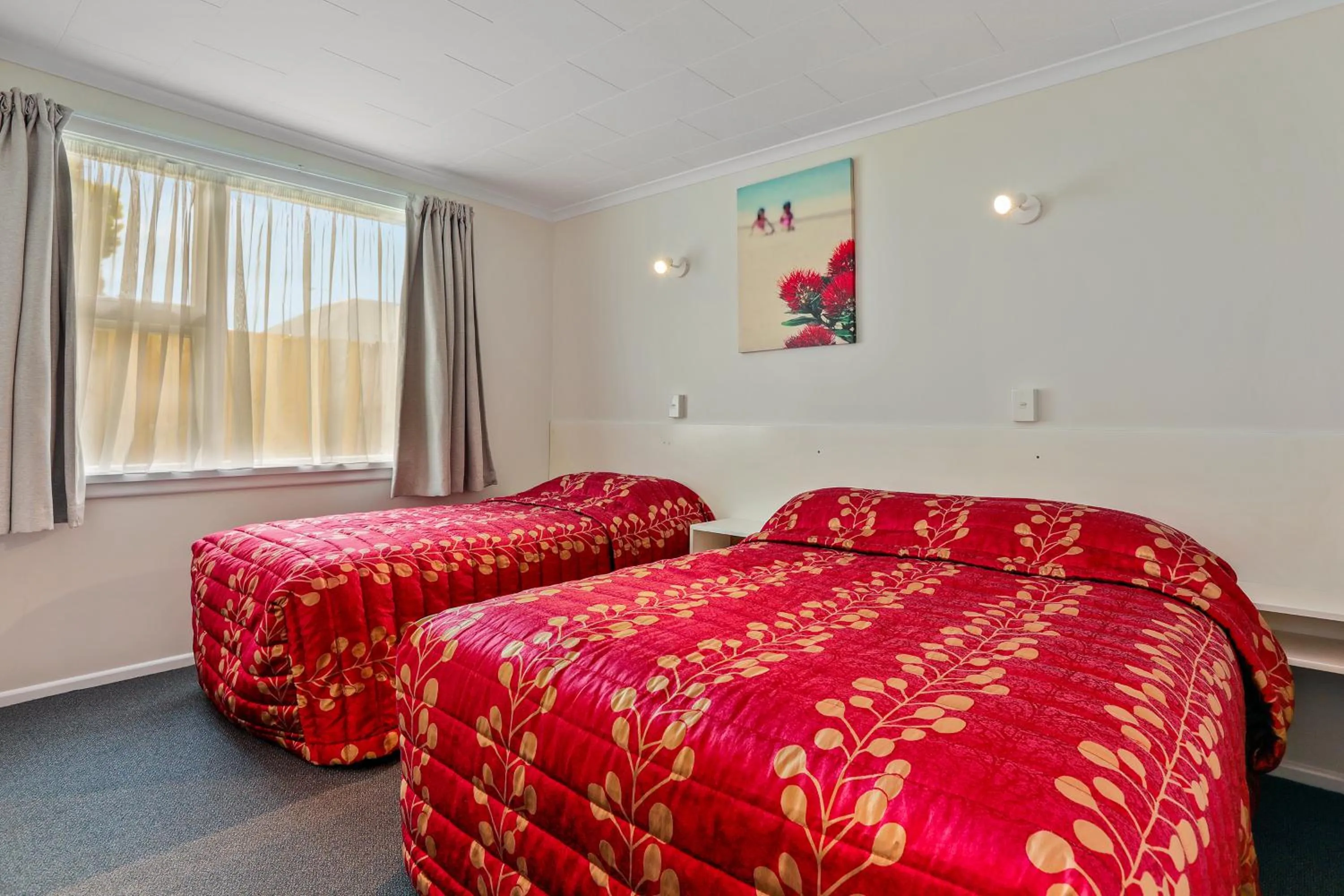 Bedroom, Bed in Arcadia Motel