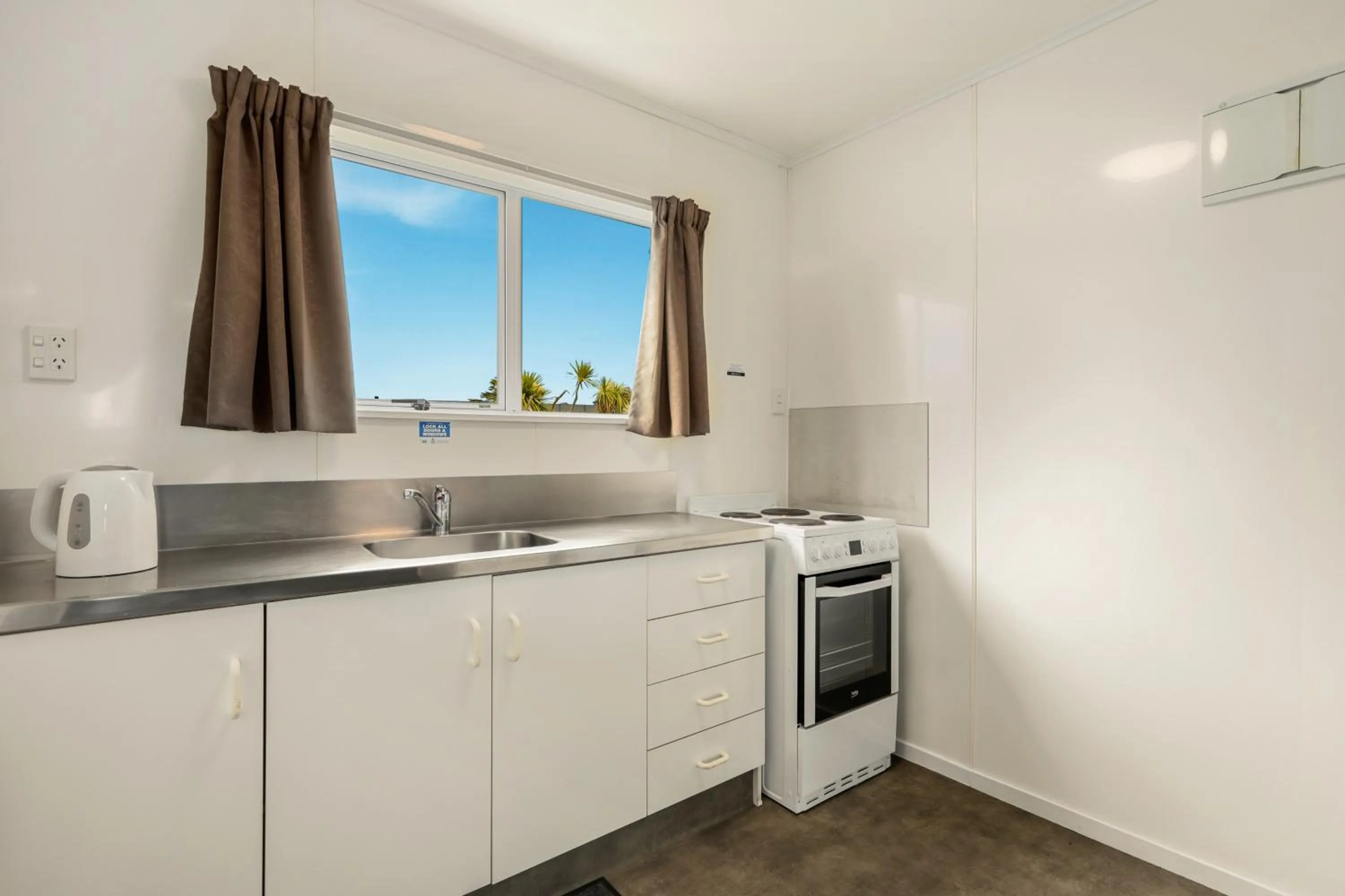 Kitchen or kitchenette in Arcadia Motel