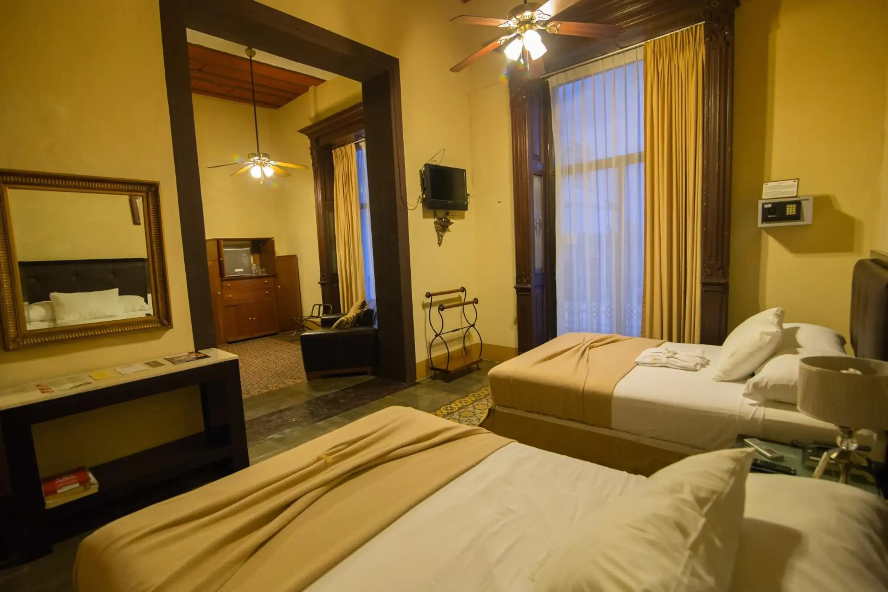 Double Room with Two Double Beds in El Gran Hotel Double Room with Two Double Beds in El Gran Hotel