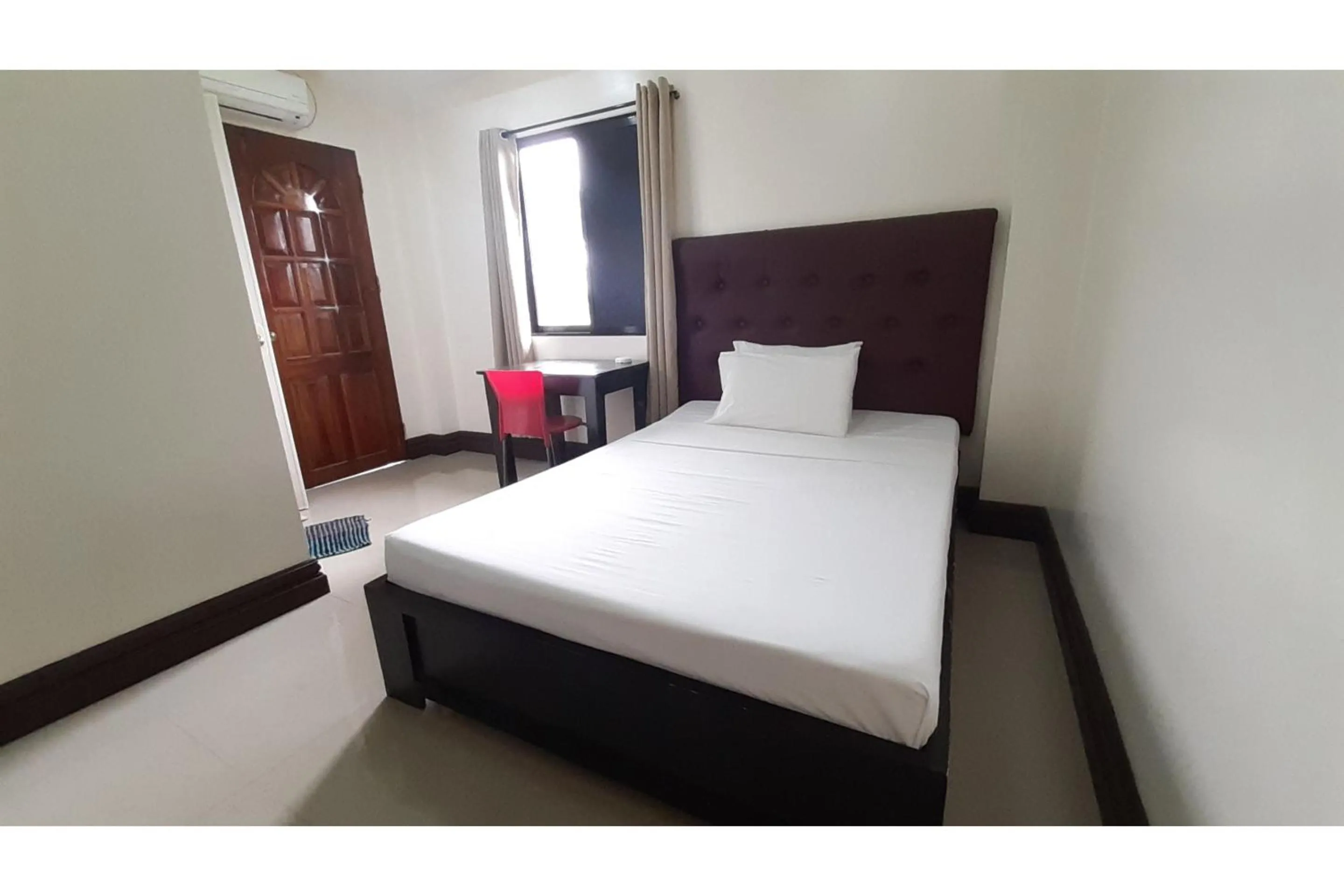 Bedroom, Bed in Adelaida Pensionne Hotel