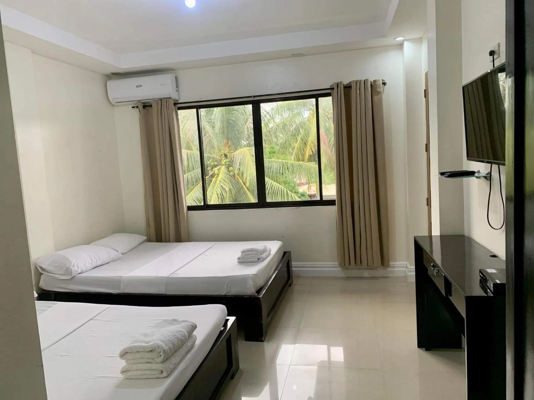 Bed in Adelaida Pensionne Hotel