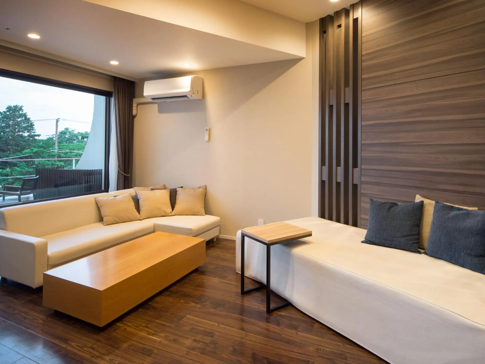 Balcony/Terrace, Bed in Izu-Kogen Wan Wan Paradise Hotel & Cottage