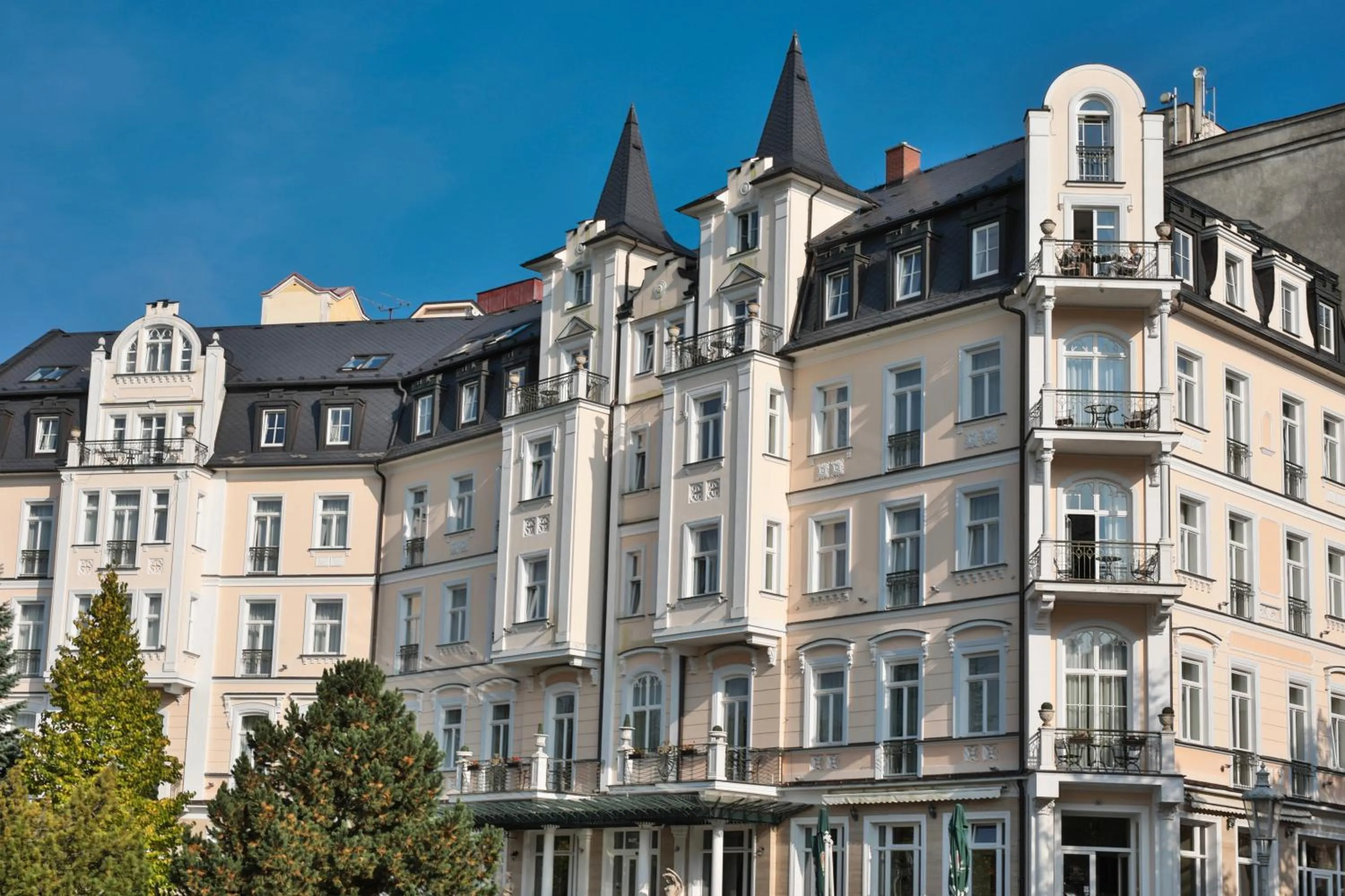 Facade/entrance in Sun Palace Wellness Hotel