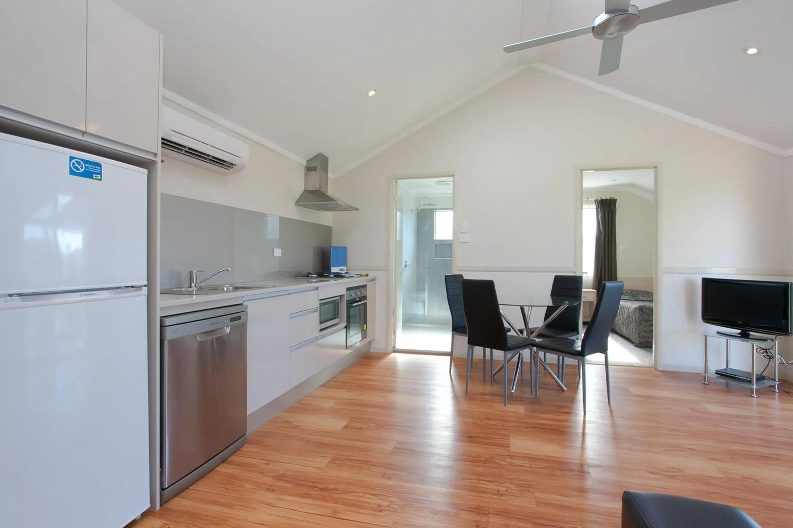 Kitchen or kitchenette in BIG4 Karuah Jetty Holiday Park