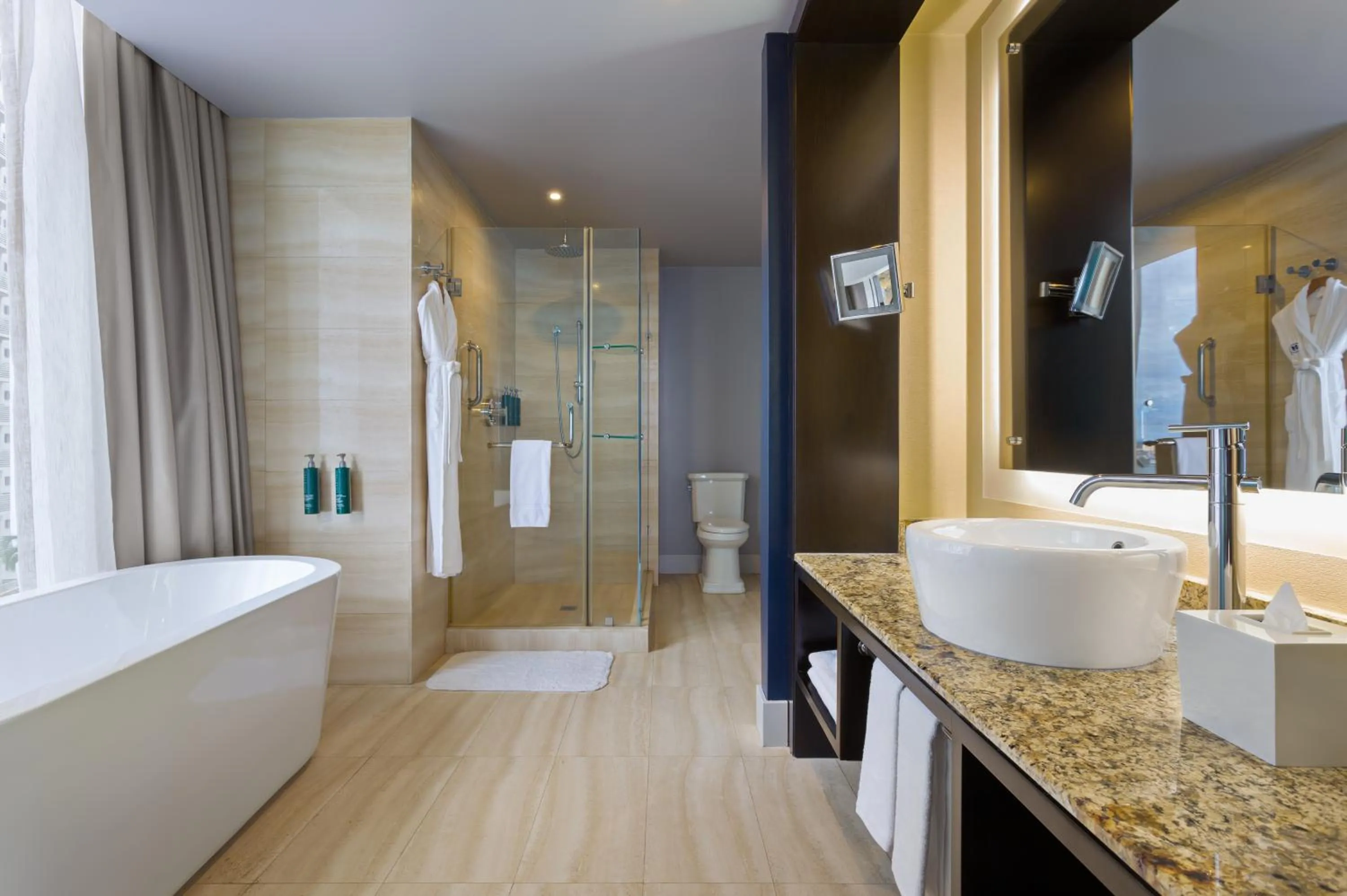 Shower in Hilton Panama