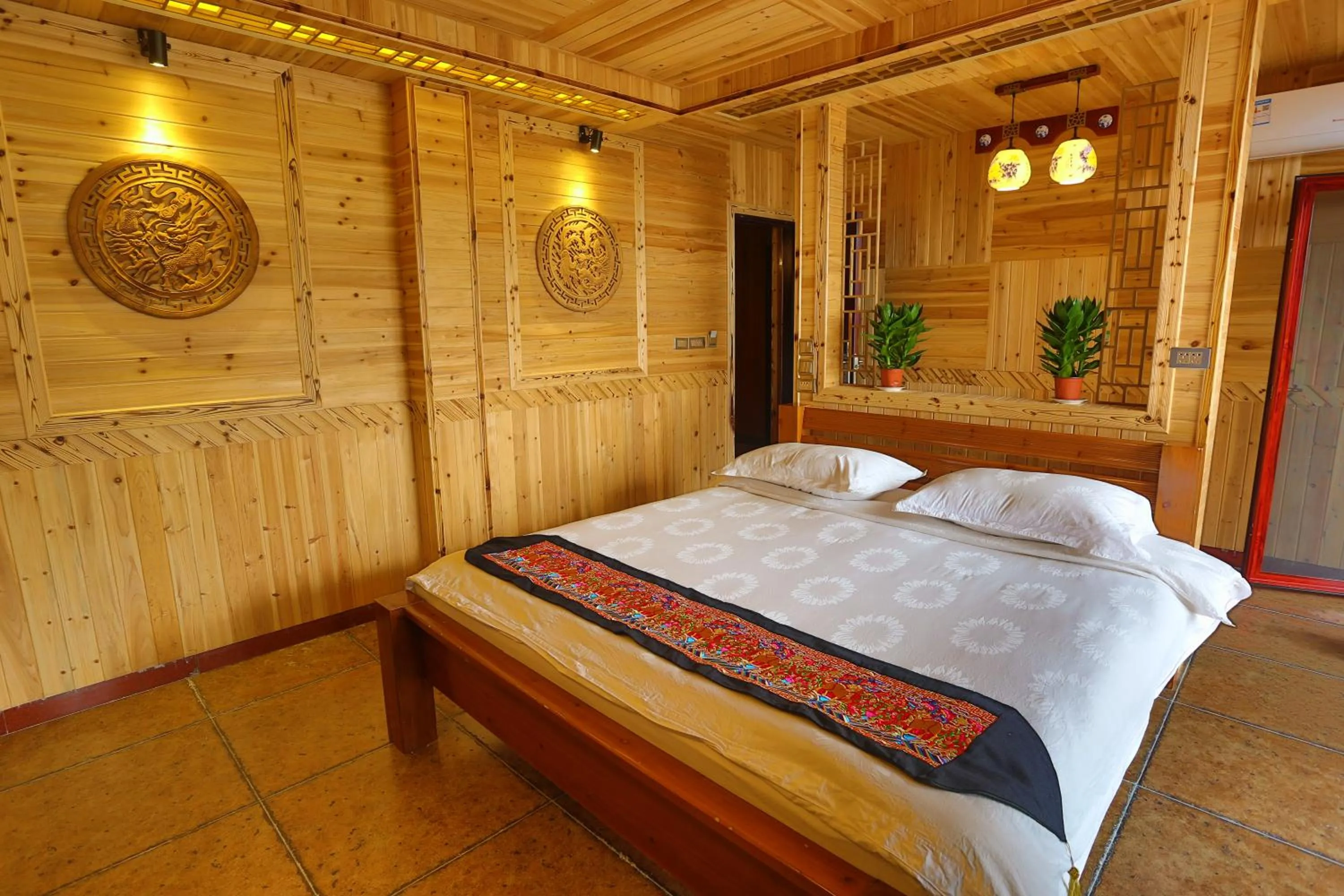 Photo of the whole room, Bed in Longji Holiday Hotel