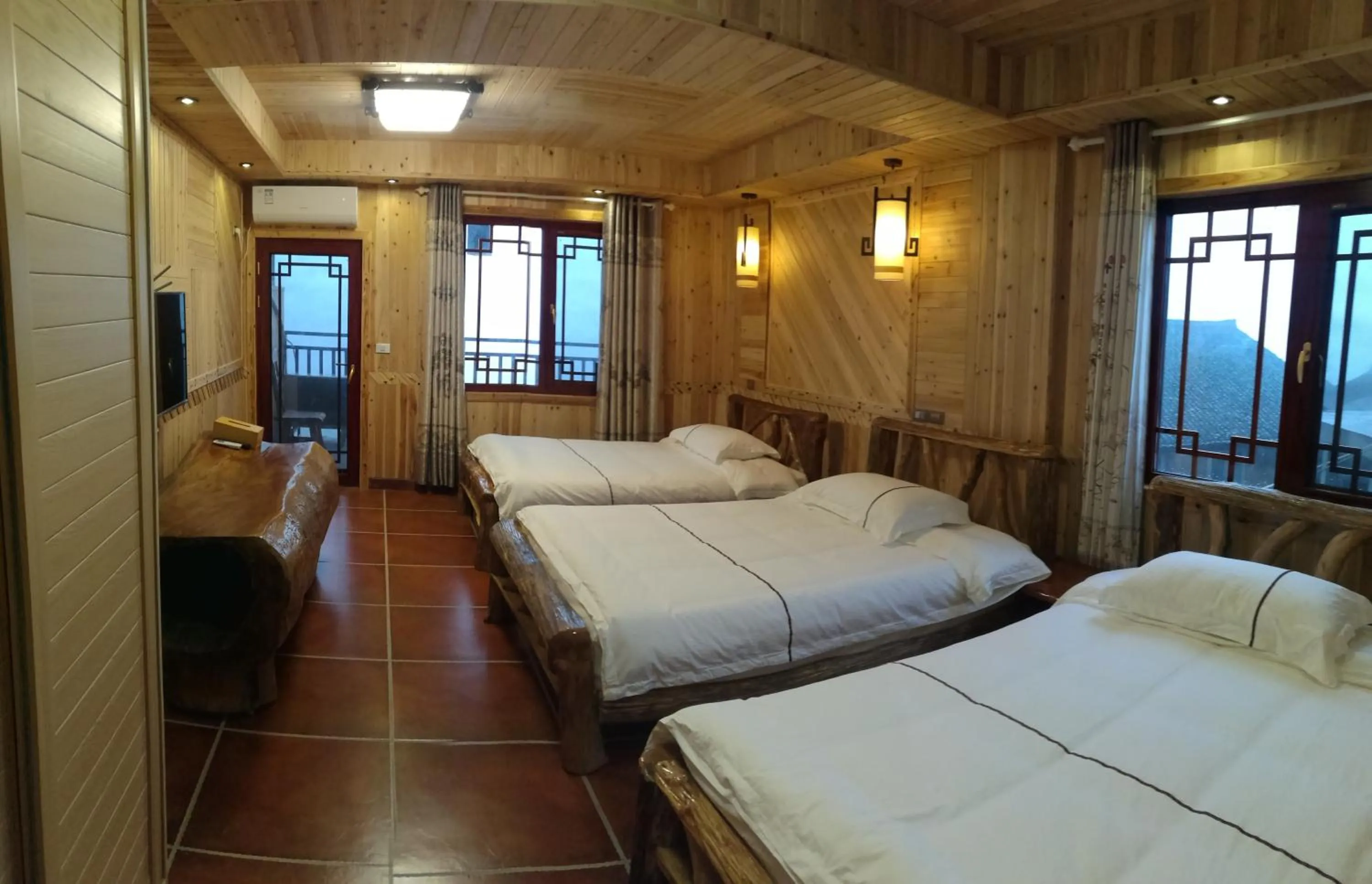 Photo of the whole room, Bed in Longji Holiday Hotel