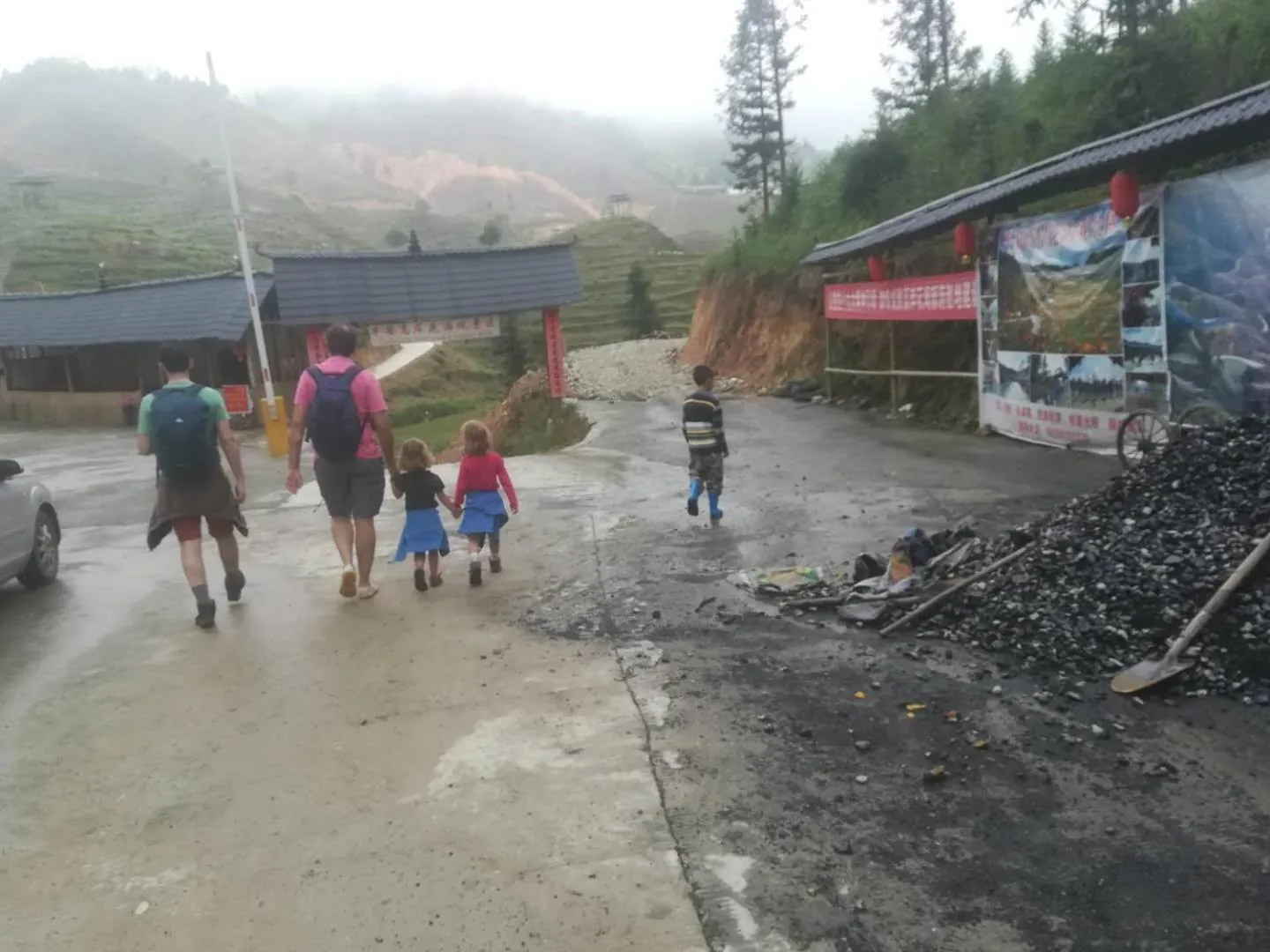 Hiking in Longji Holiday Hotel